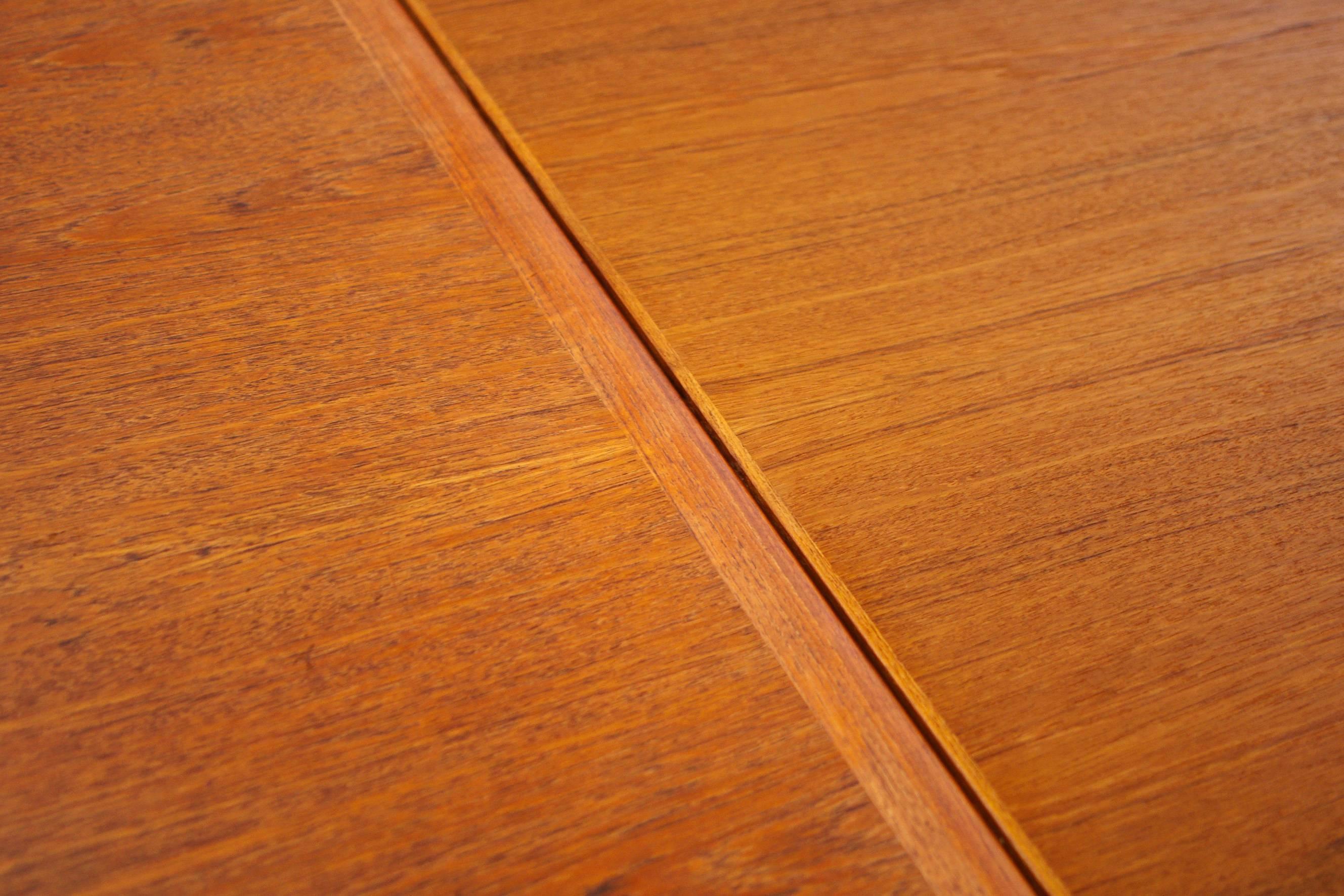 Danish Modern Teak Dining Table by Skovmand & Andersen, 1960s In Excellent Condition In Berlin, DE