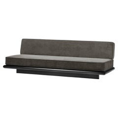 Ann Demeulemeester Dreisitzer-Sofa aus taupefarbenem, dunkelbraunem Samt, Belgien