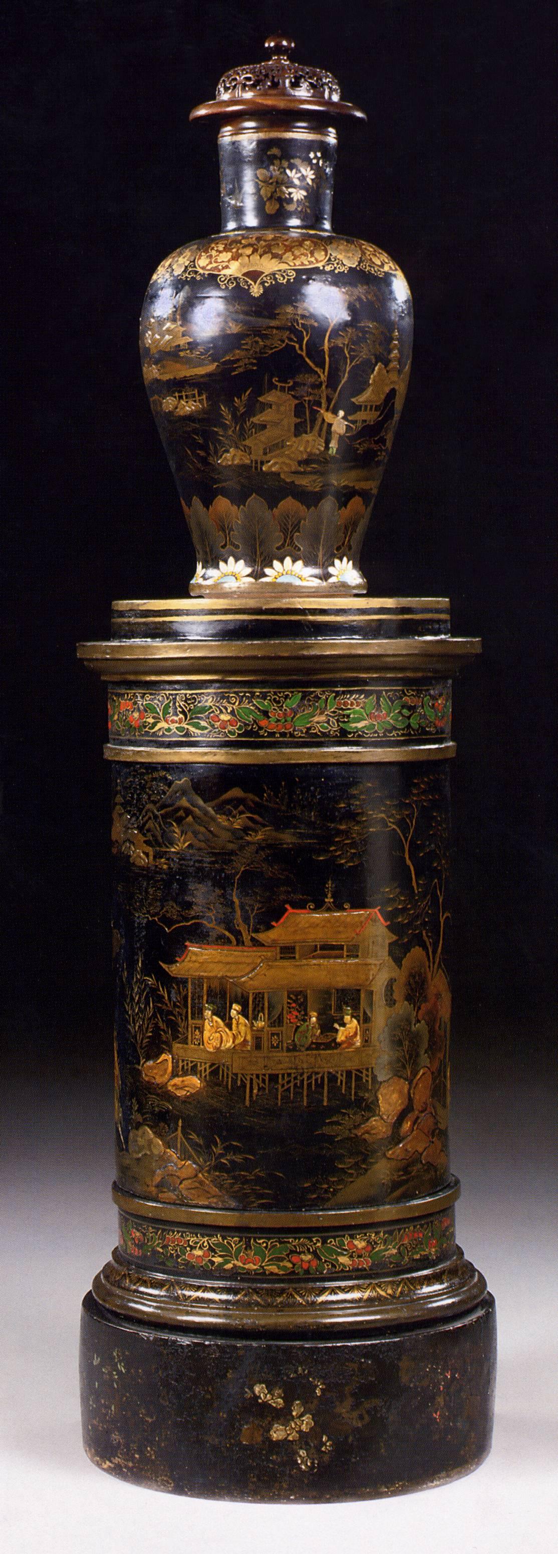 Chinoiseries Insolite et monumental vase allemand en faïence japonaise noire sur piédestal Berlin en vente