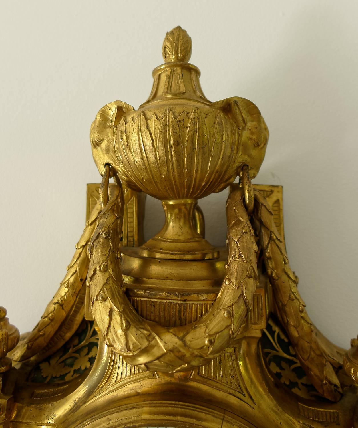 Très belle pendule de cartel à sonnerie en bronze doré d'époque Louis XVI 