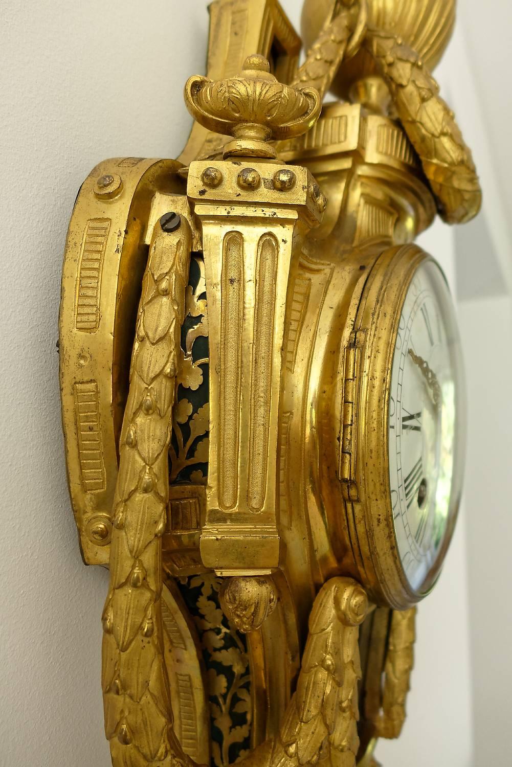 Late 18th Century, French Louis XVI Neoclassical Ormolu Gilt Bronze Cartel Clock For Sale 4