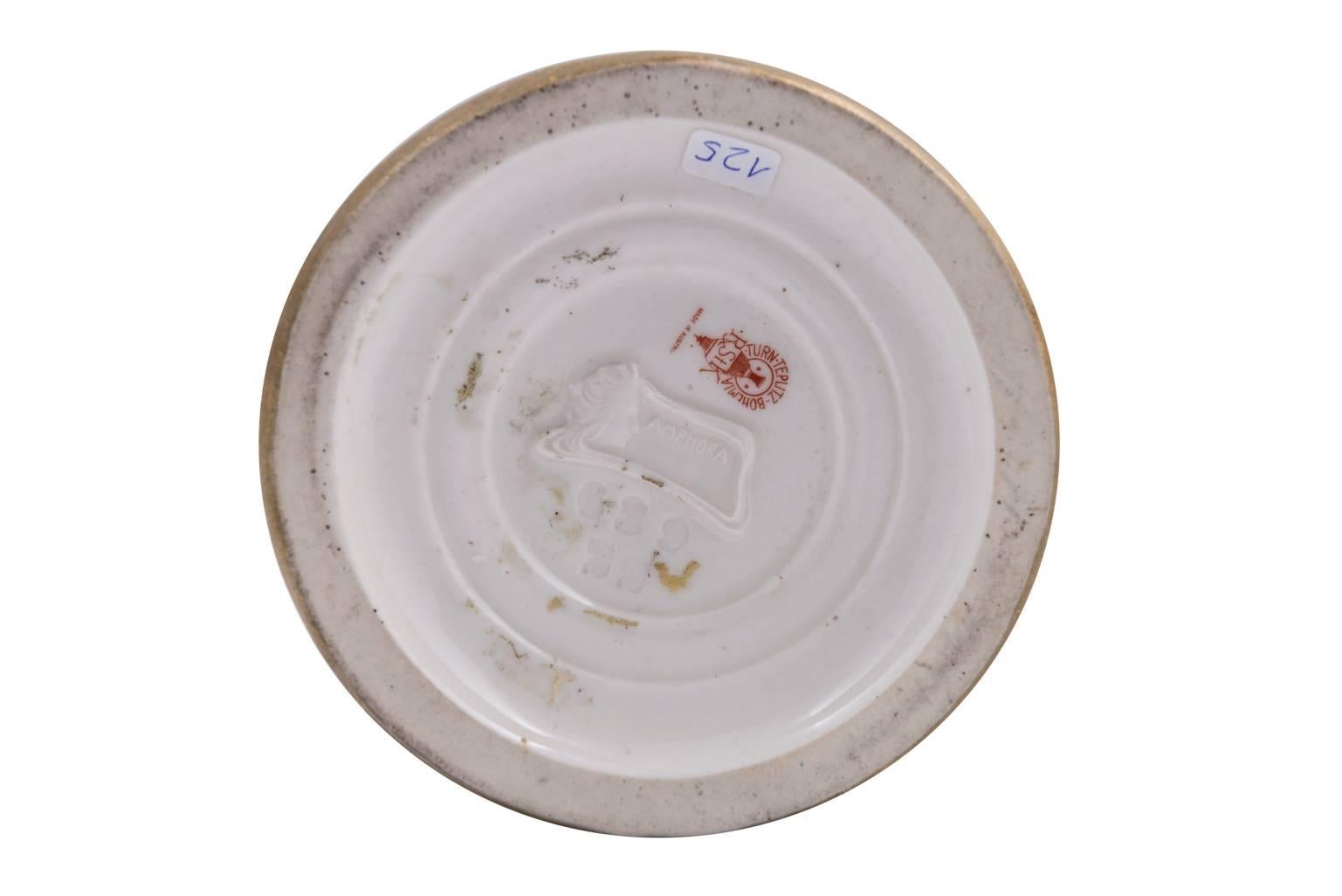 Eduard Stellmacher war der wichtigste Designer für die Firma Amphora. Seine Entwürfe wurden mit zahlreichen Preisen ausgezeichnet, von denen seine Arbeit für Amphora besonders prächtig war. Die Nornen-Serie, die erstmals auf der Ostermesse in