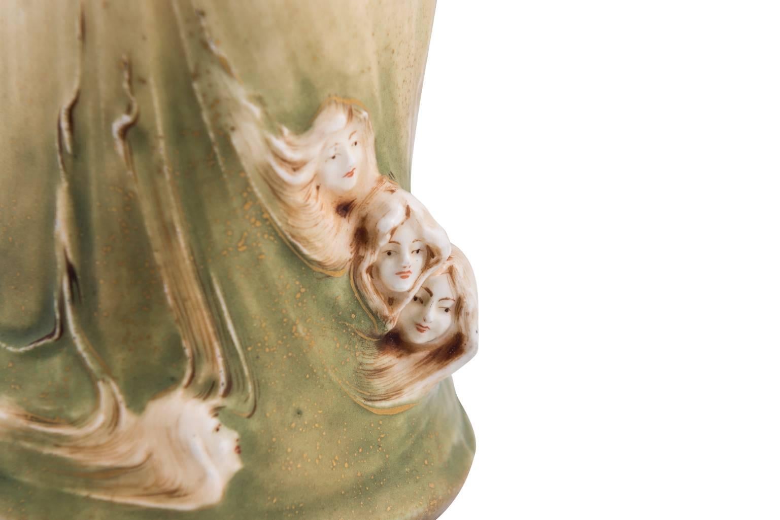 Vase mit Frühlingswind Amphora Fates-Serien 1901-1902 Eduard Stellmacher, Jugendstil im Zustand „Hervorragend“ in Vienna, AT