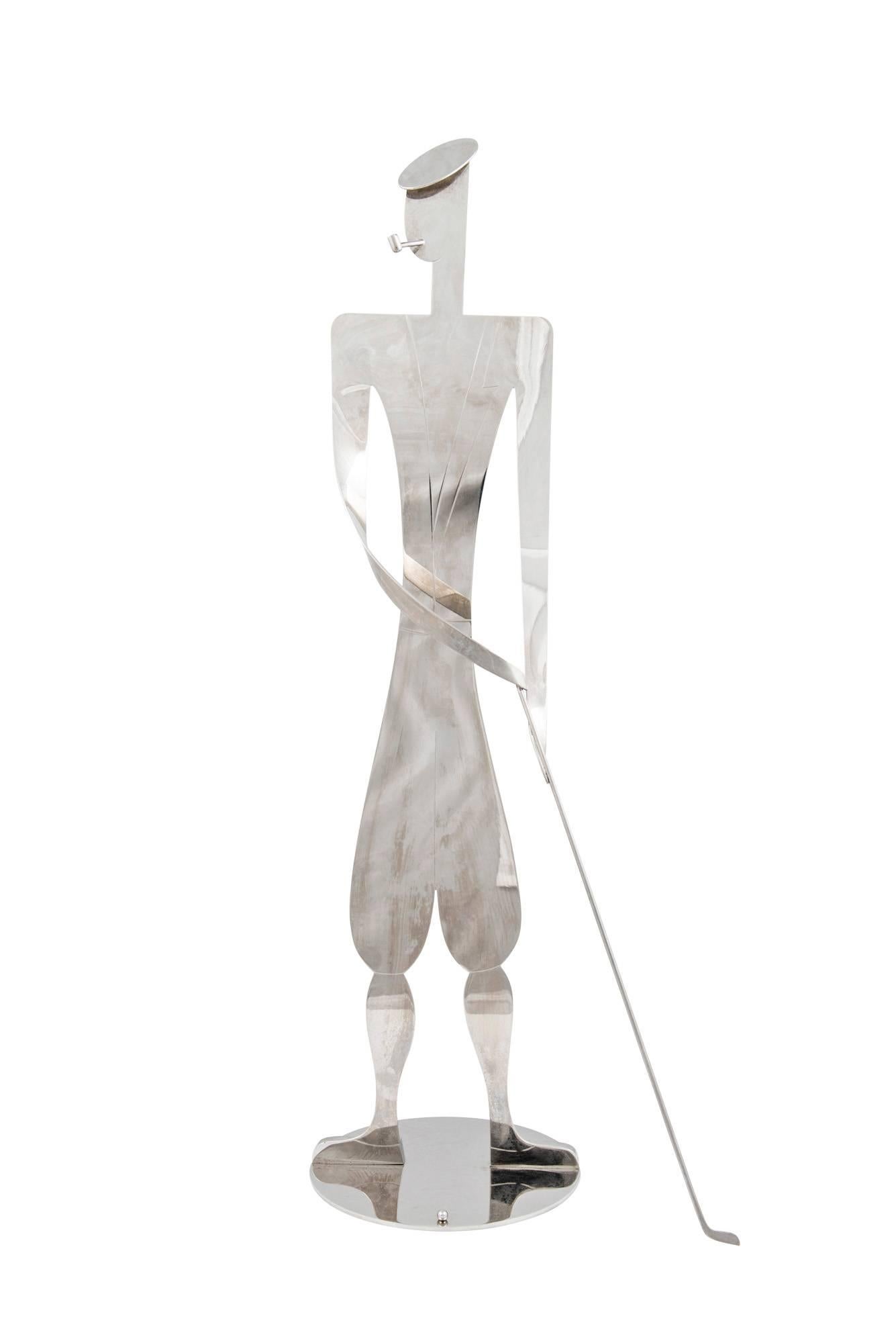 In 1920s, the Hagenauer siblings Karl and Franz began to design and craft strongly reduced figurines in their Viennese workshop. Through the strong reduction of the physical features of man and woman, the Hagenauer brothers created a new modernism