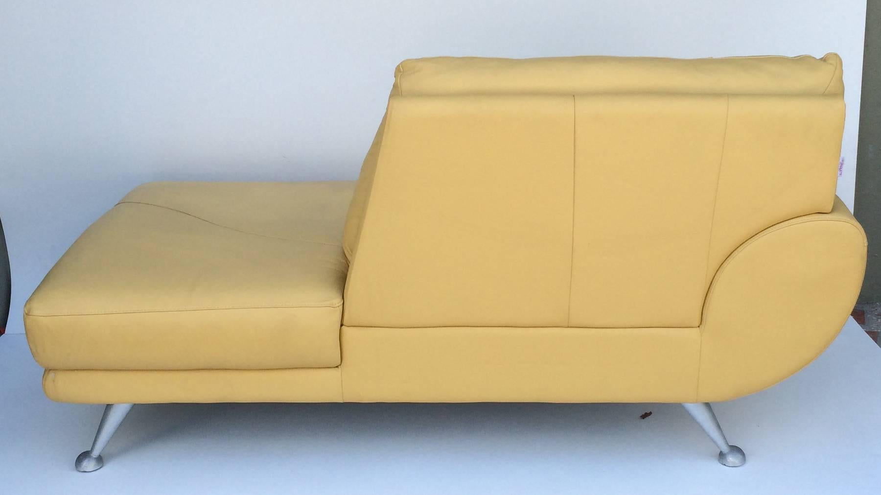 Postmodern yellow leather chaise longue by Italian company Nicoletti Salotti.