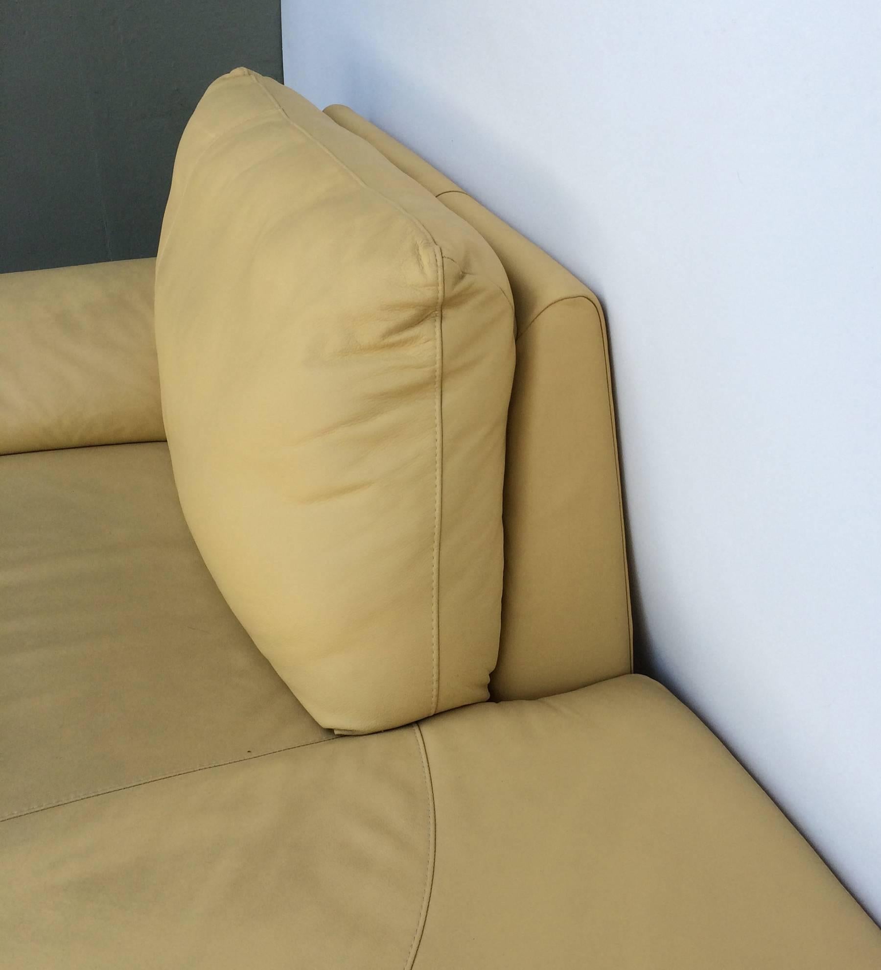 Mid-Century Modern Nicoletti Leather Chaise Lounge
