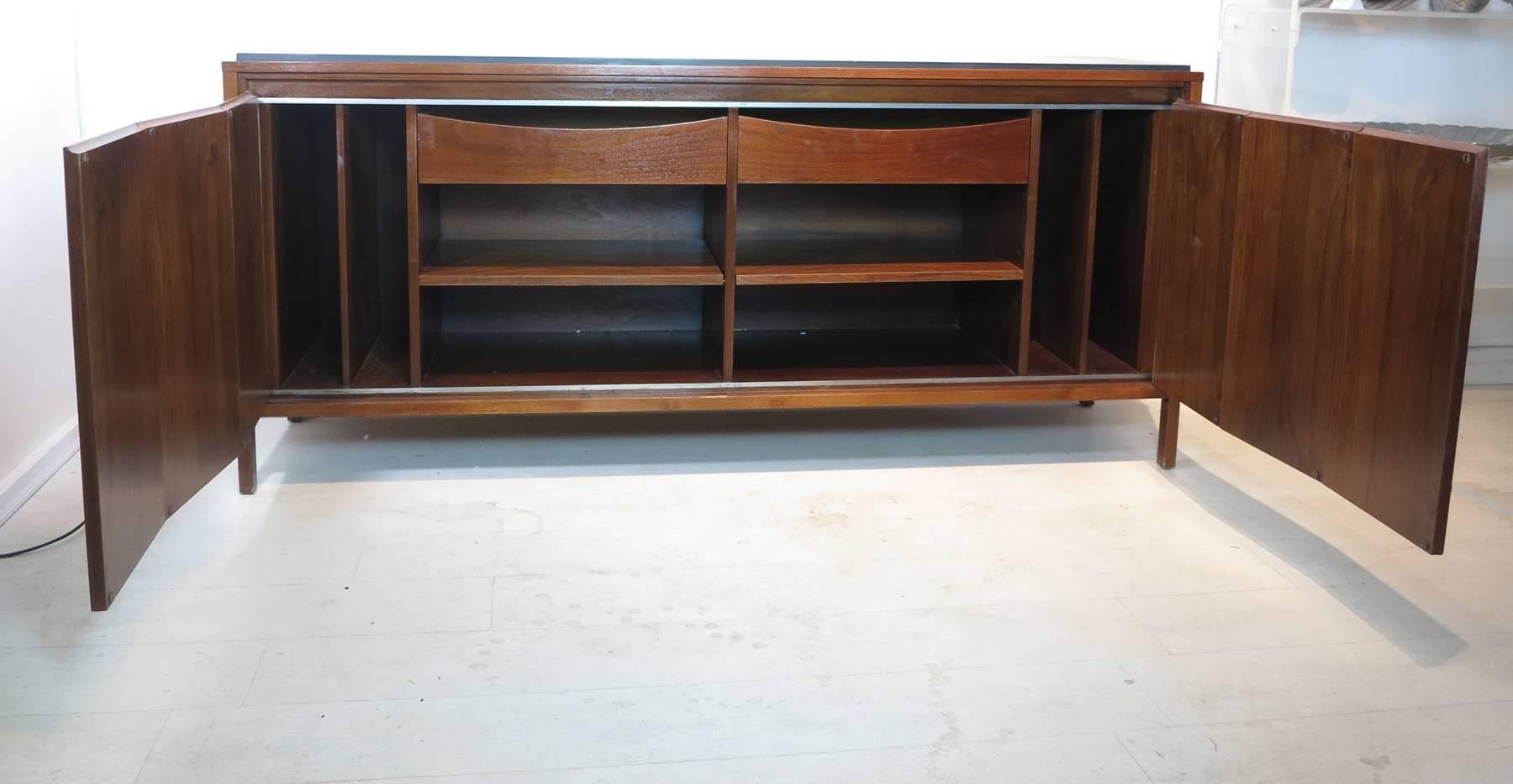 Mid-20th Century Fine and Rare Paul McCobb Connoisseur Collection Cabinet