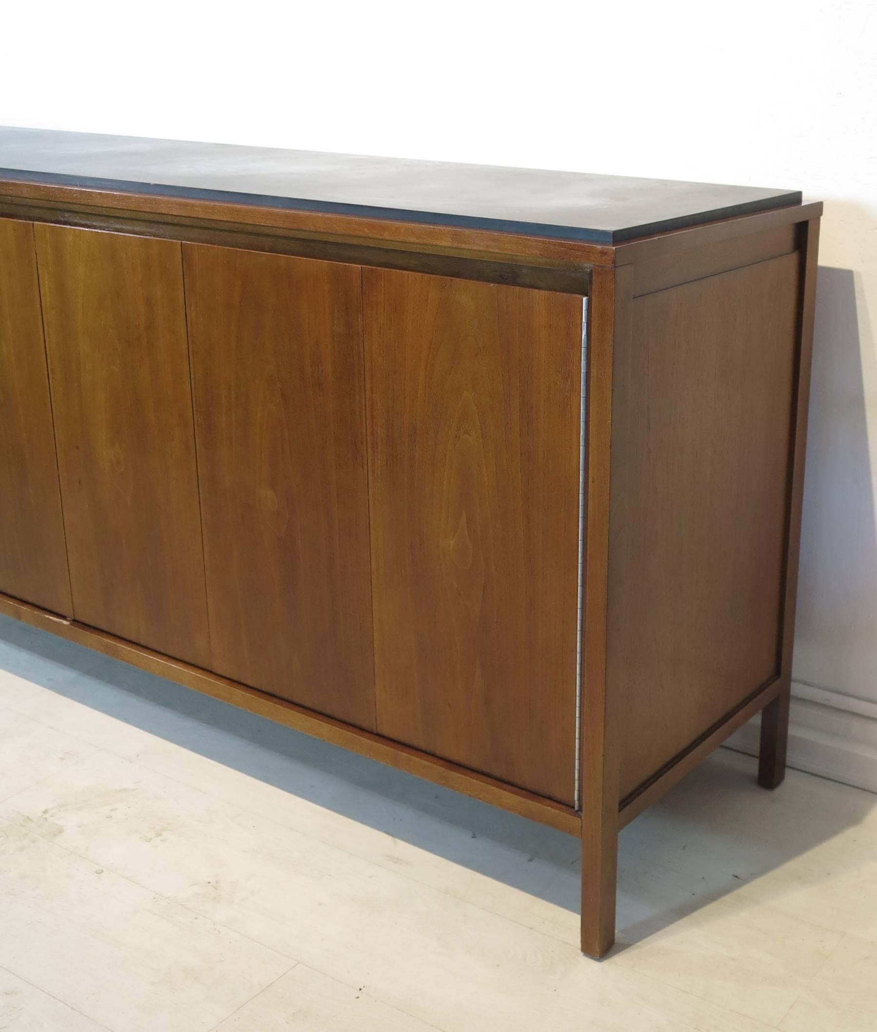 Mid-Century Modern Fine and Rare Paul McCobb Connoisseur Collection Cabinet