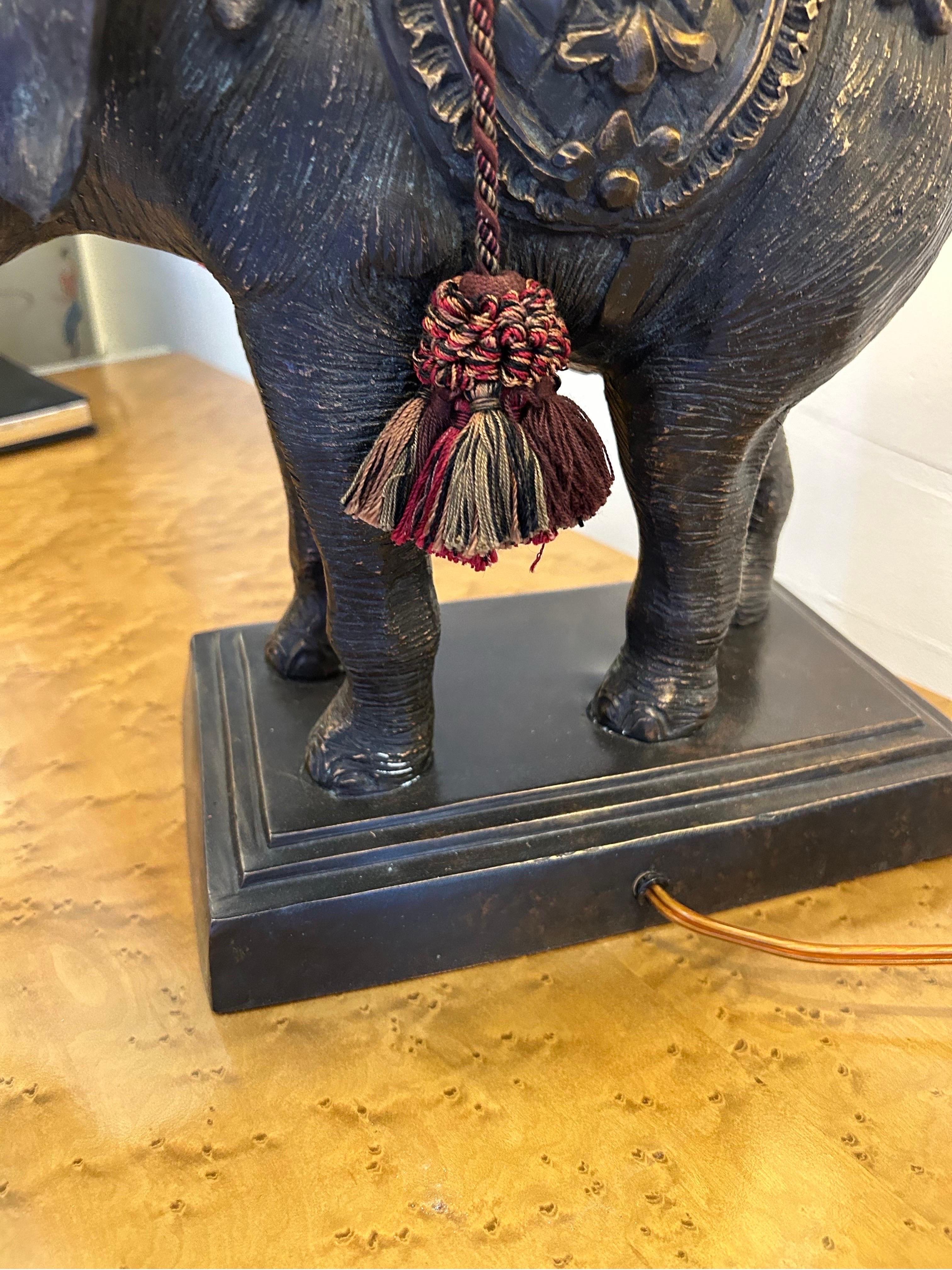 Paire de grandes lampes d'éléphant Maitland Smith en bronze en vente 2
