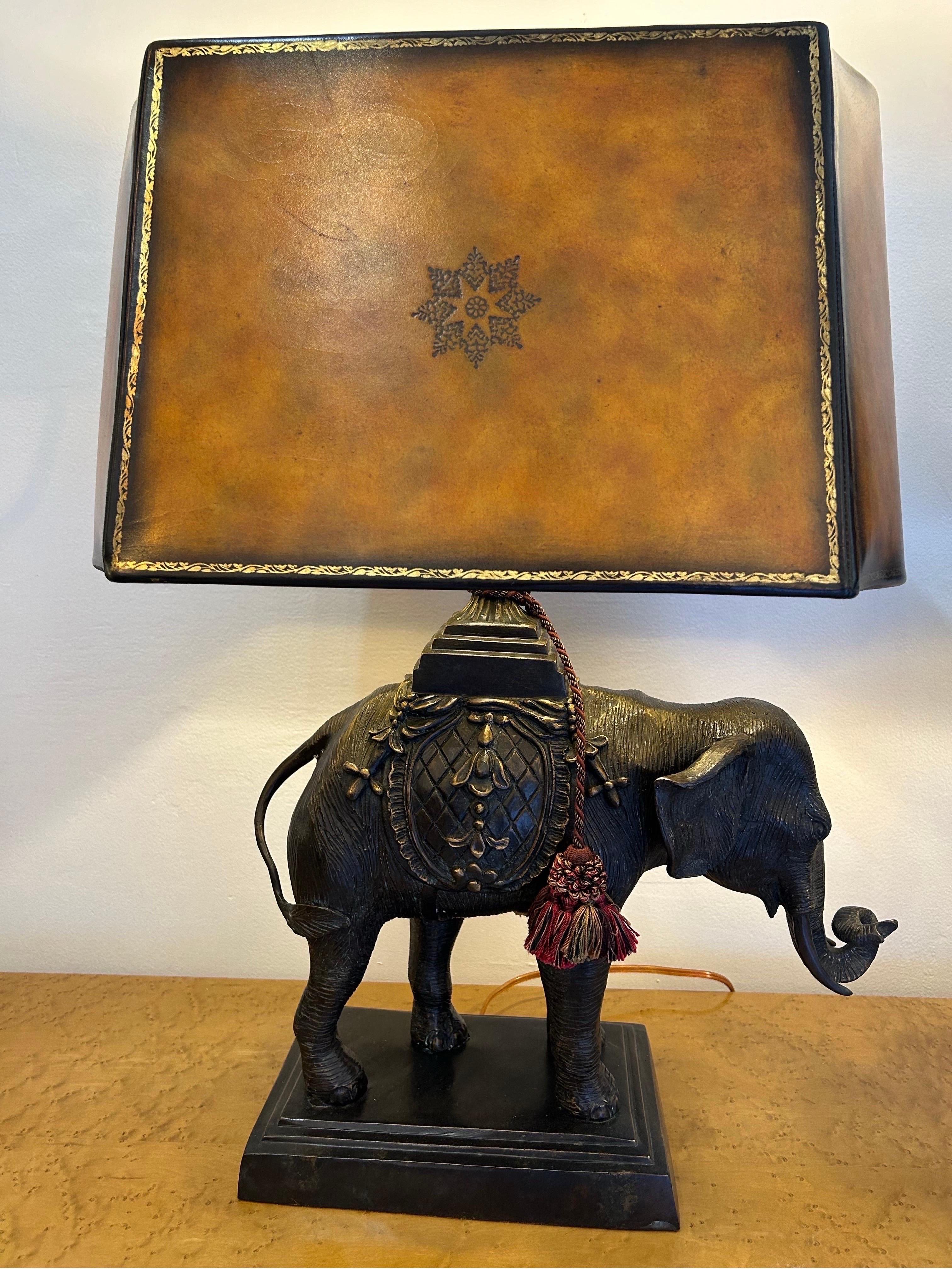 Paar Maitland Smith, große Elefantenlampen aus Bronze im Angebot 5