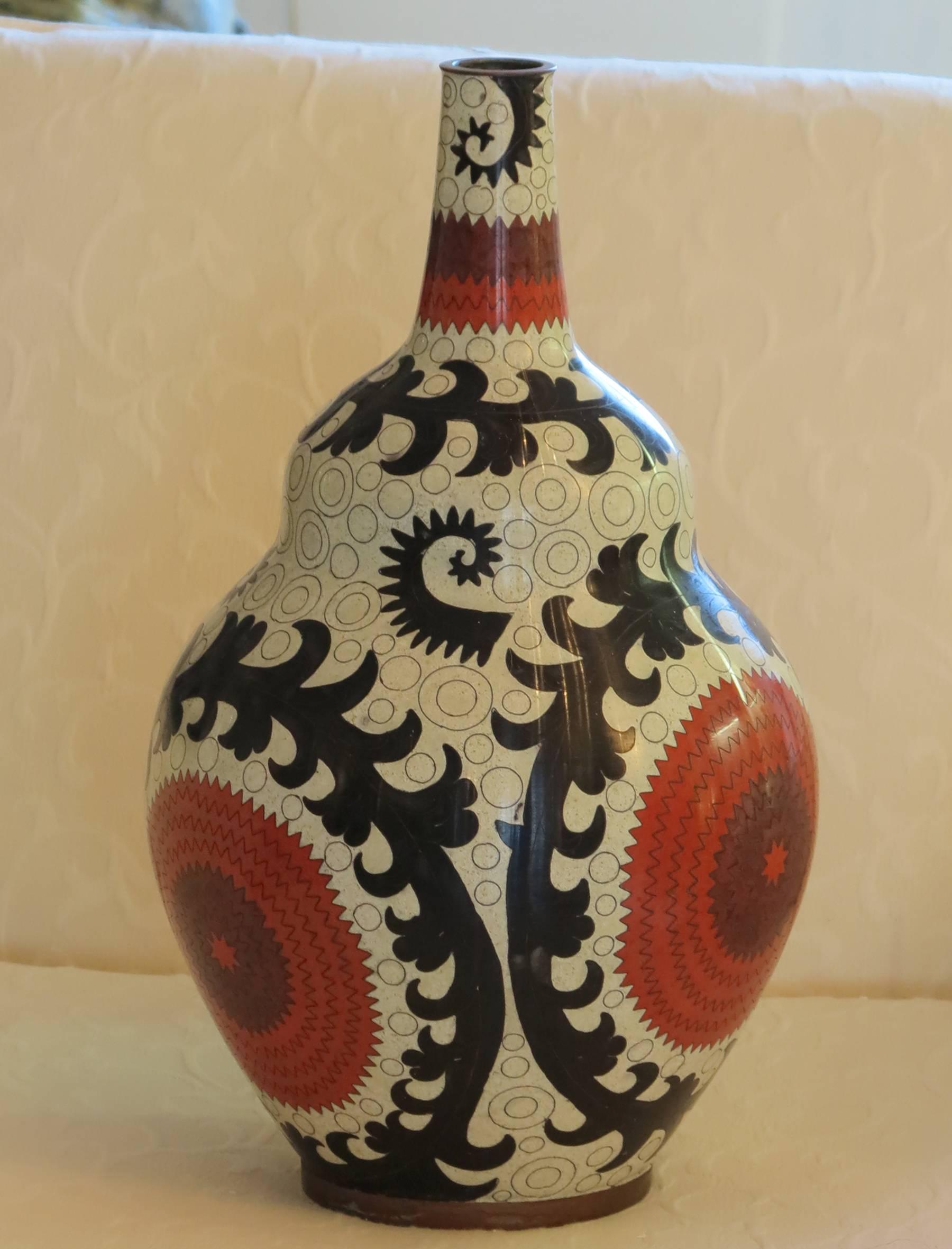 Japanese Cloisonné Graphic Vase In Excellent Condition In West Palm Beach, FL