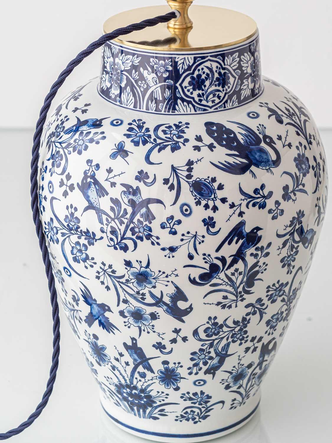 Royal Delft x Amitābha Studio Lampe de table Delft bleu et blanc en vente 4