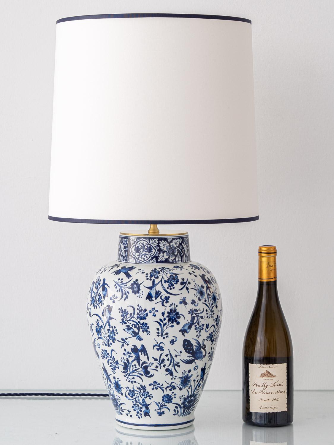 Chinoiseries Royal Delft x Amitābha Studio Lampe de table Delft bleu et blanc en vente
