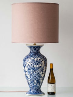 Lampada da tavolo vintage in stile chinoiserie blu e bianco di Delft, dipinta a mano, con nuovo paralume rosa