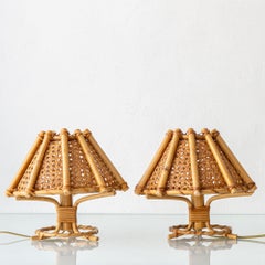 Lámparas de mesa de ratán de la Costa Azul de mediados de siglo con pantallas de mimbre, década de 1960, juego de dos