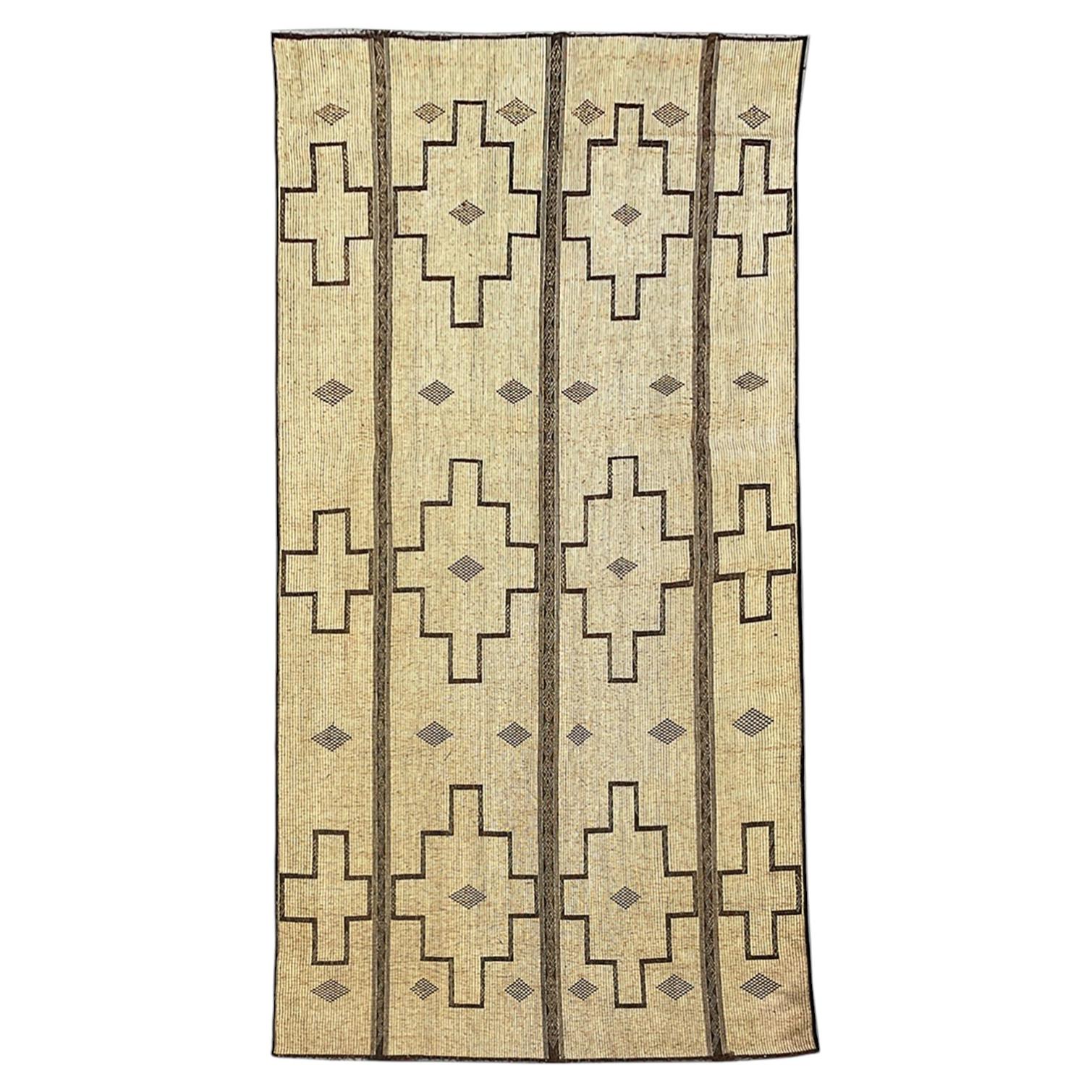 Tuareg-Teppich aus der Mitte des 20. Jahrhunderts aus der Sammlung von Silk Road Rug Inc. im Angebot