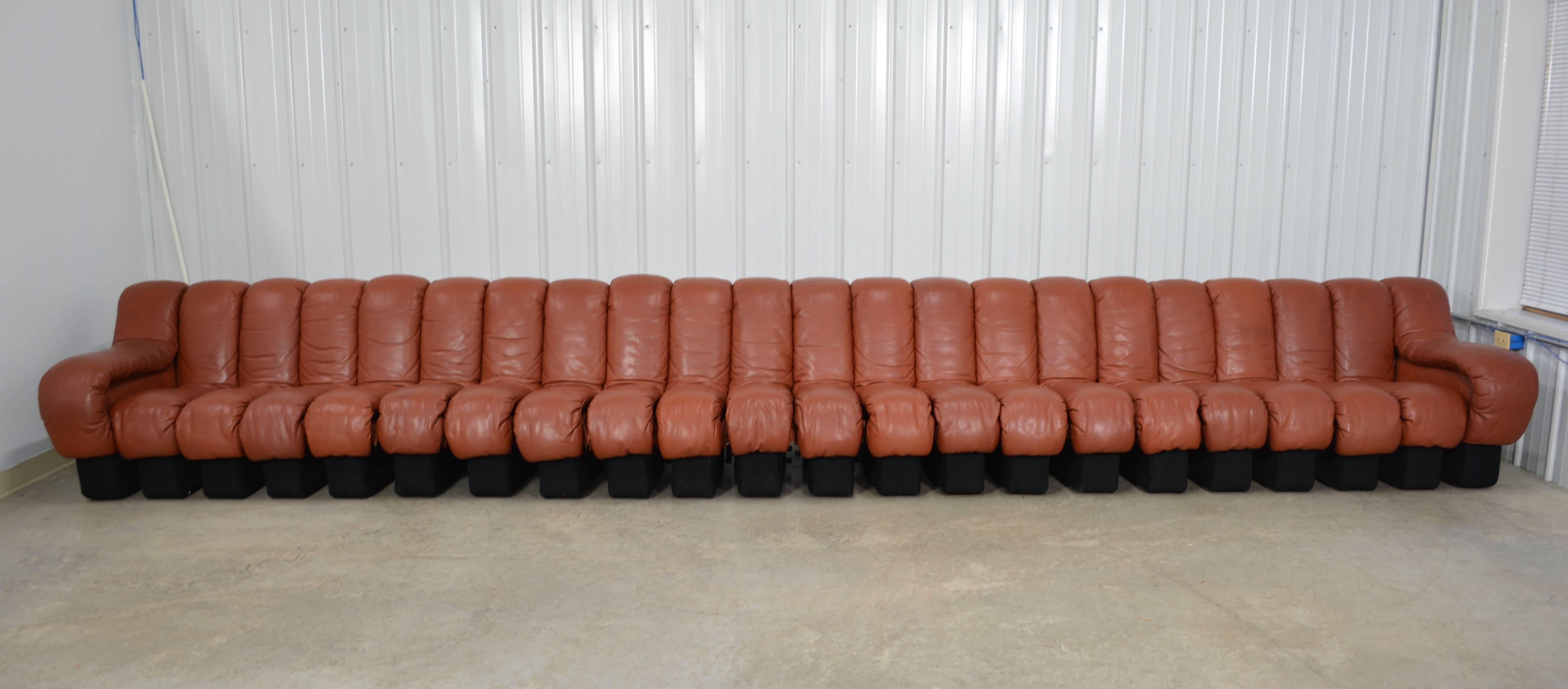 De Sede Ds600 Non-Stop Modular Sectional Sofa in Cognac Leather In Excellent Condition For Sale In Loves Park, IL