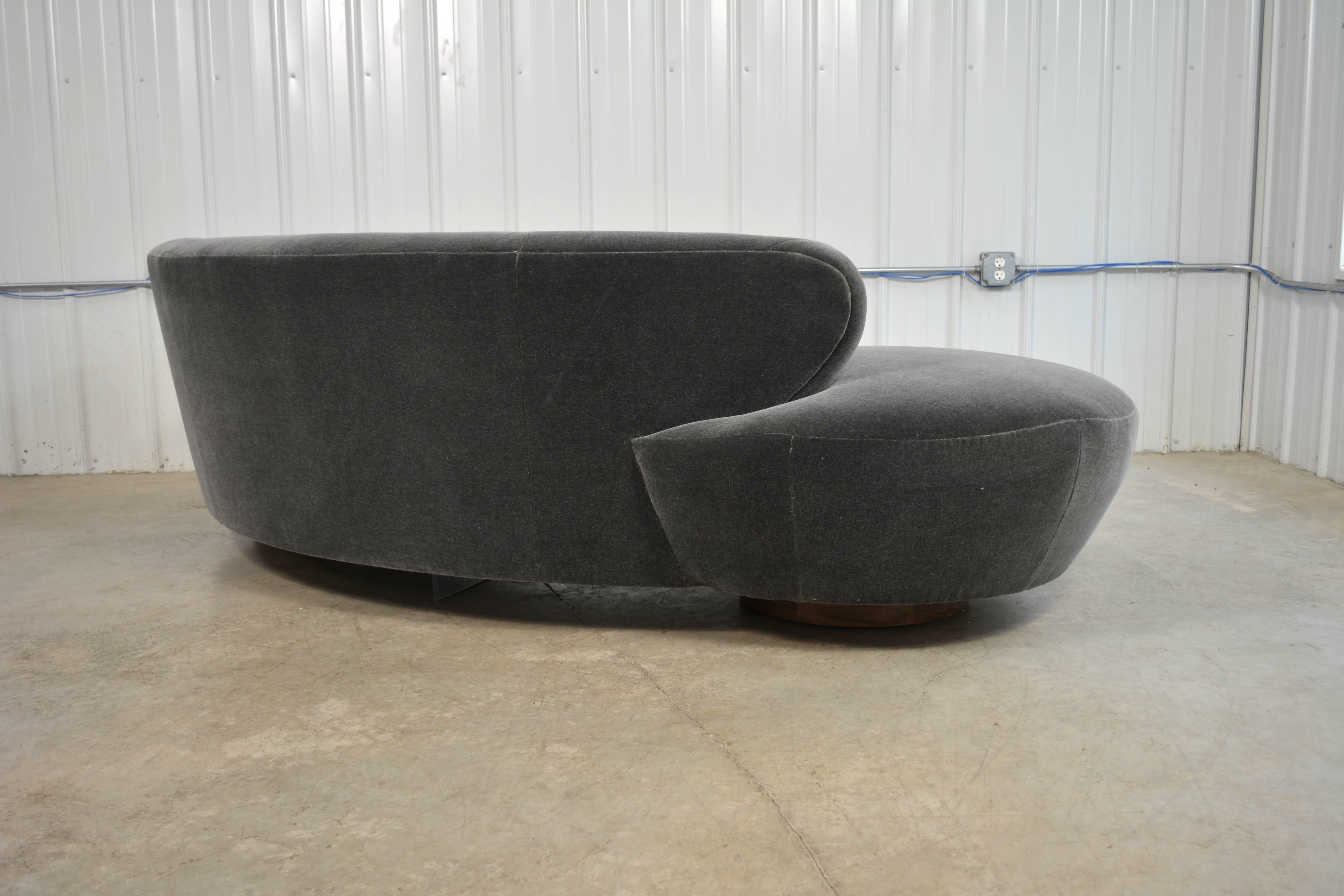 Late 20th Century Vladimir Kagan Sofa For Sale