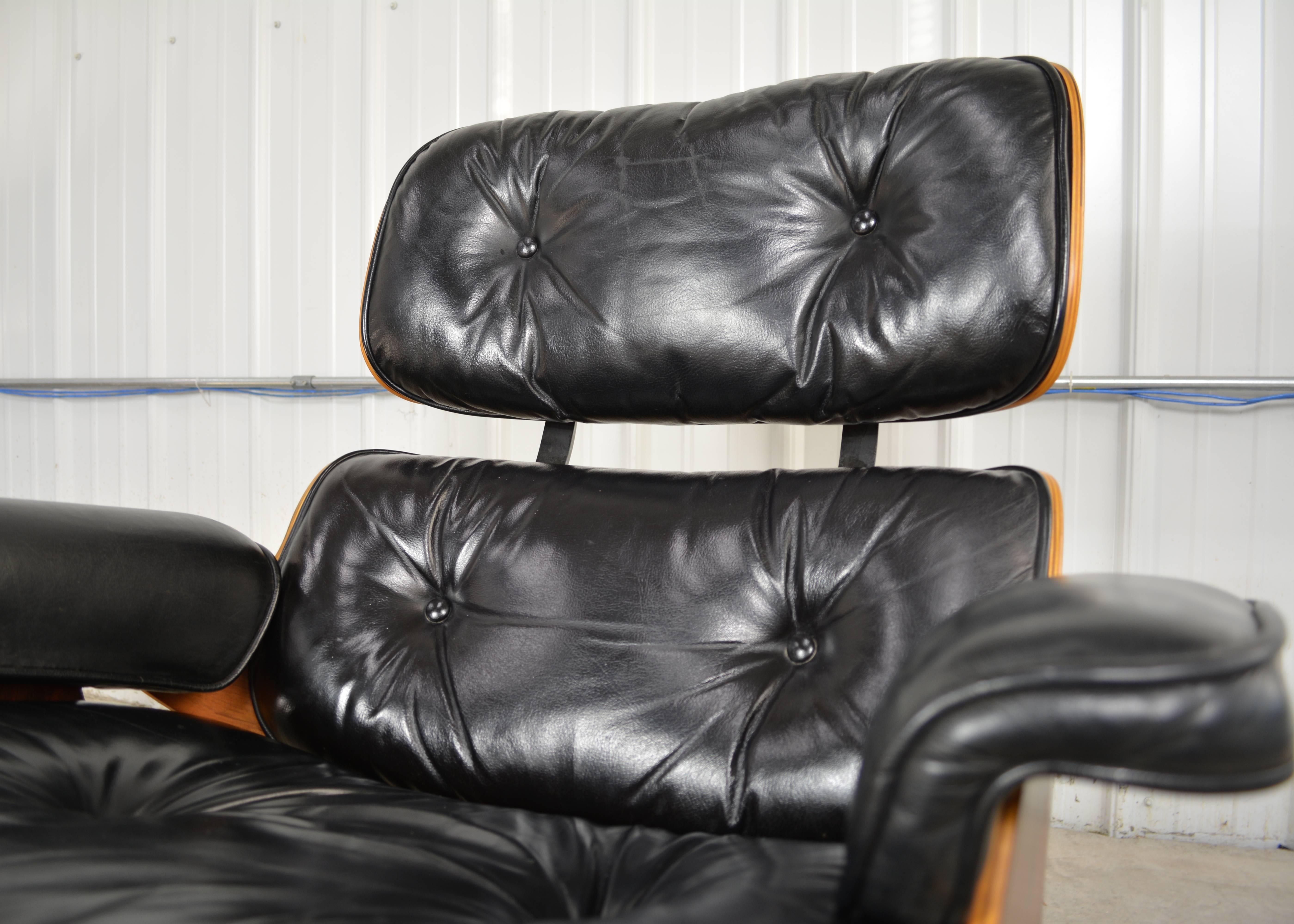 Late 20th Century Eames 670 and 671 Lounge Chair and Ottoman in Rosewood