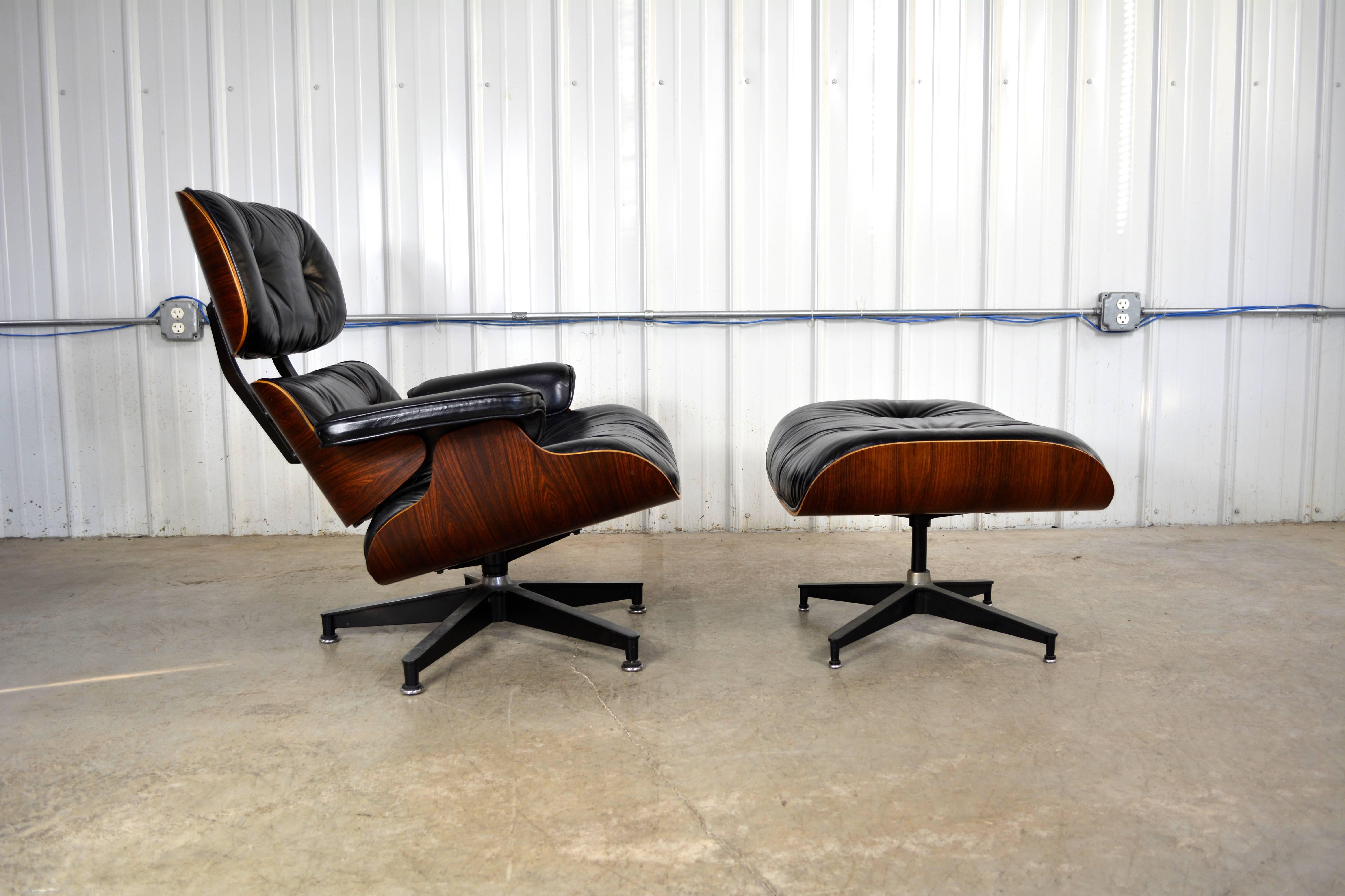An Eames 670 and 671 lounge chair and ottoman in rosewood and black leather. Vibrant rosewood grain. Original condition with no repairs.