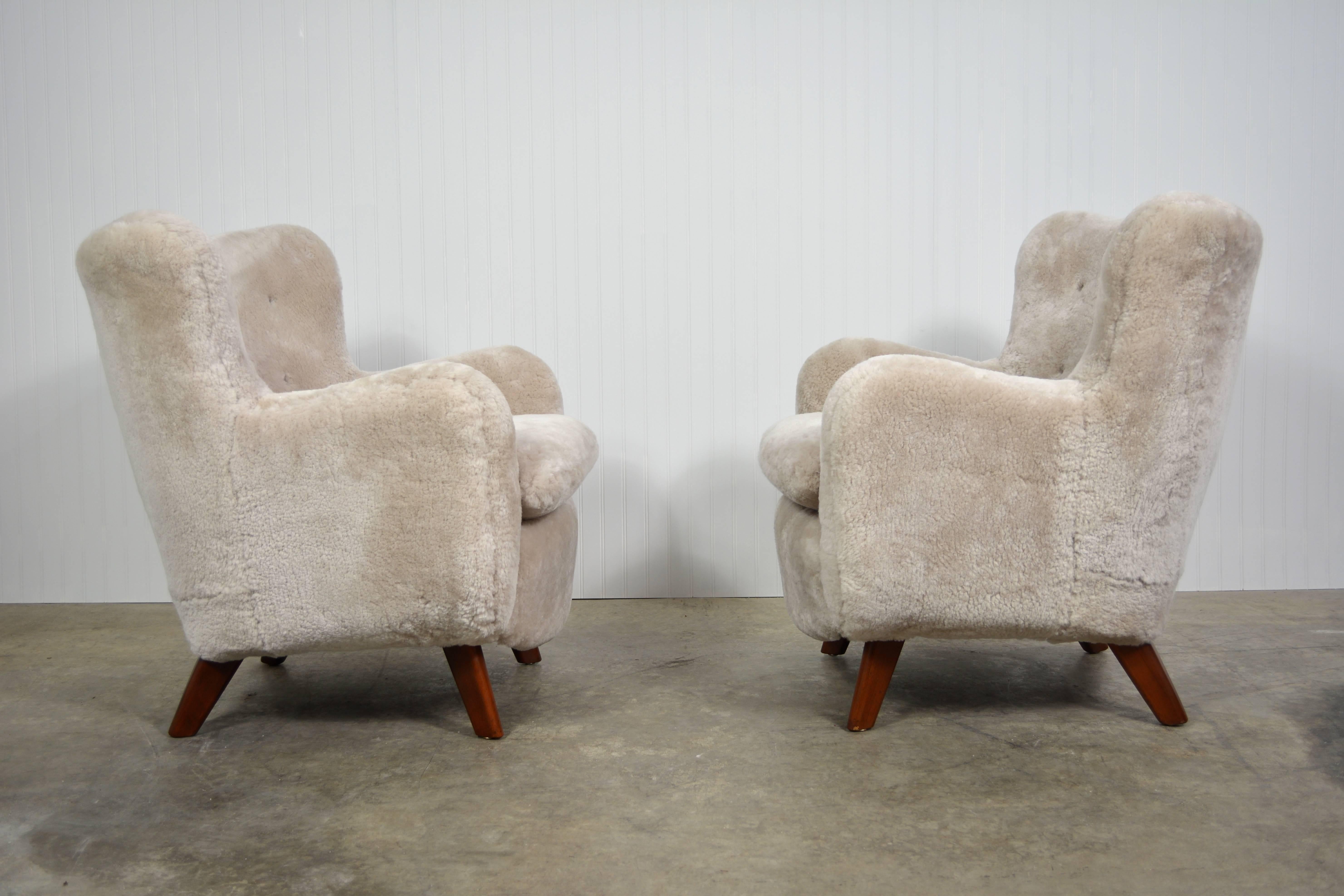 American Early George Nelson Pair of Lounge Chairs in Sheepskin