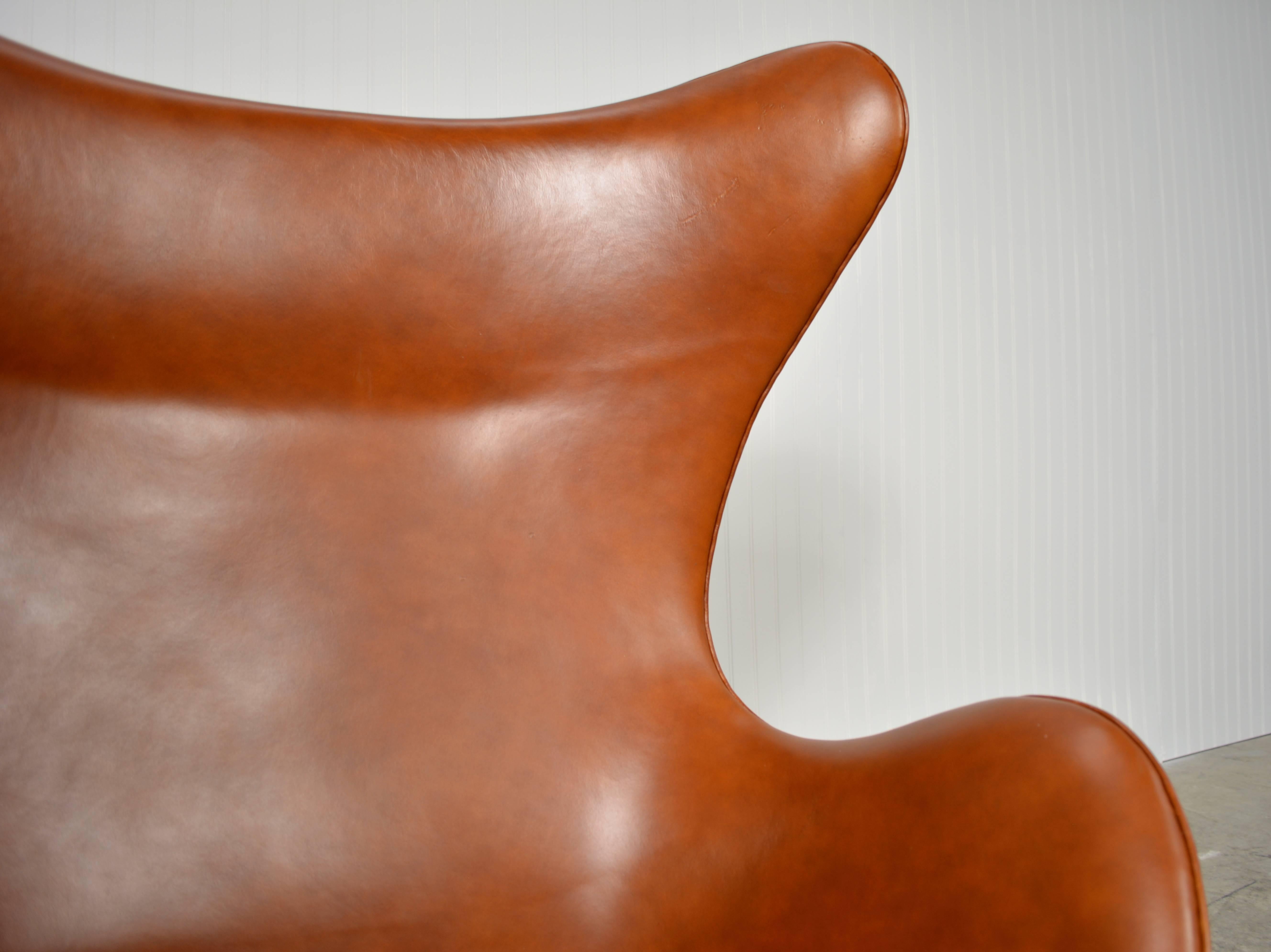 Mid-20th Century Arne Jacobsen Leather Egg Chair and Ottoman