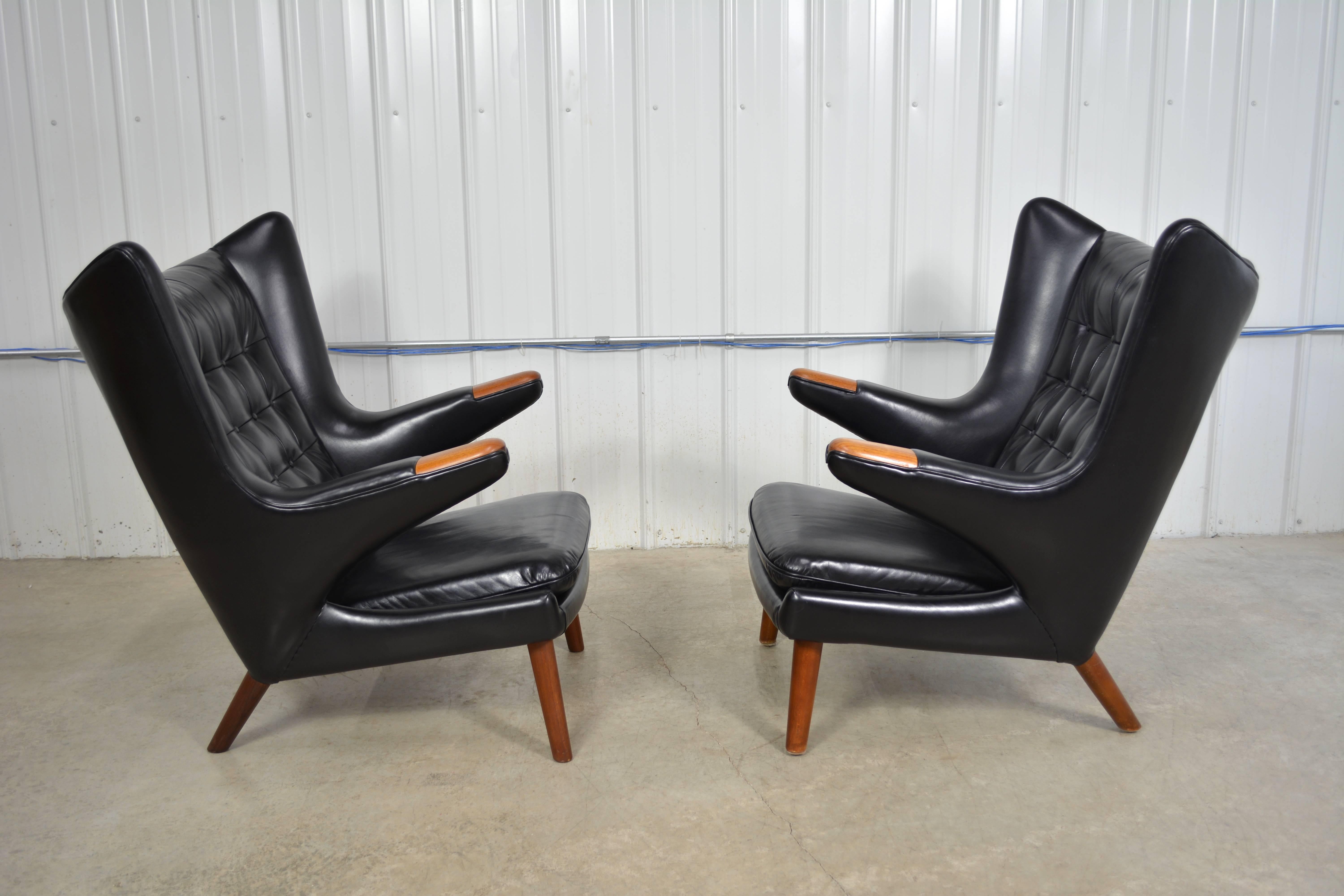 Hans Wegner Pair of Papa Bear Chairs and Ottoman in Black Leather In Excellent Condition For Sale In Loves Park, IL