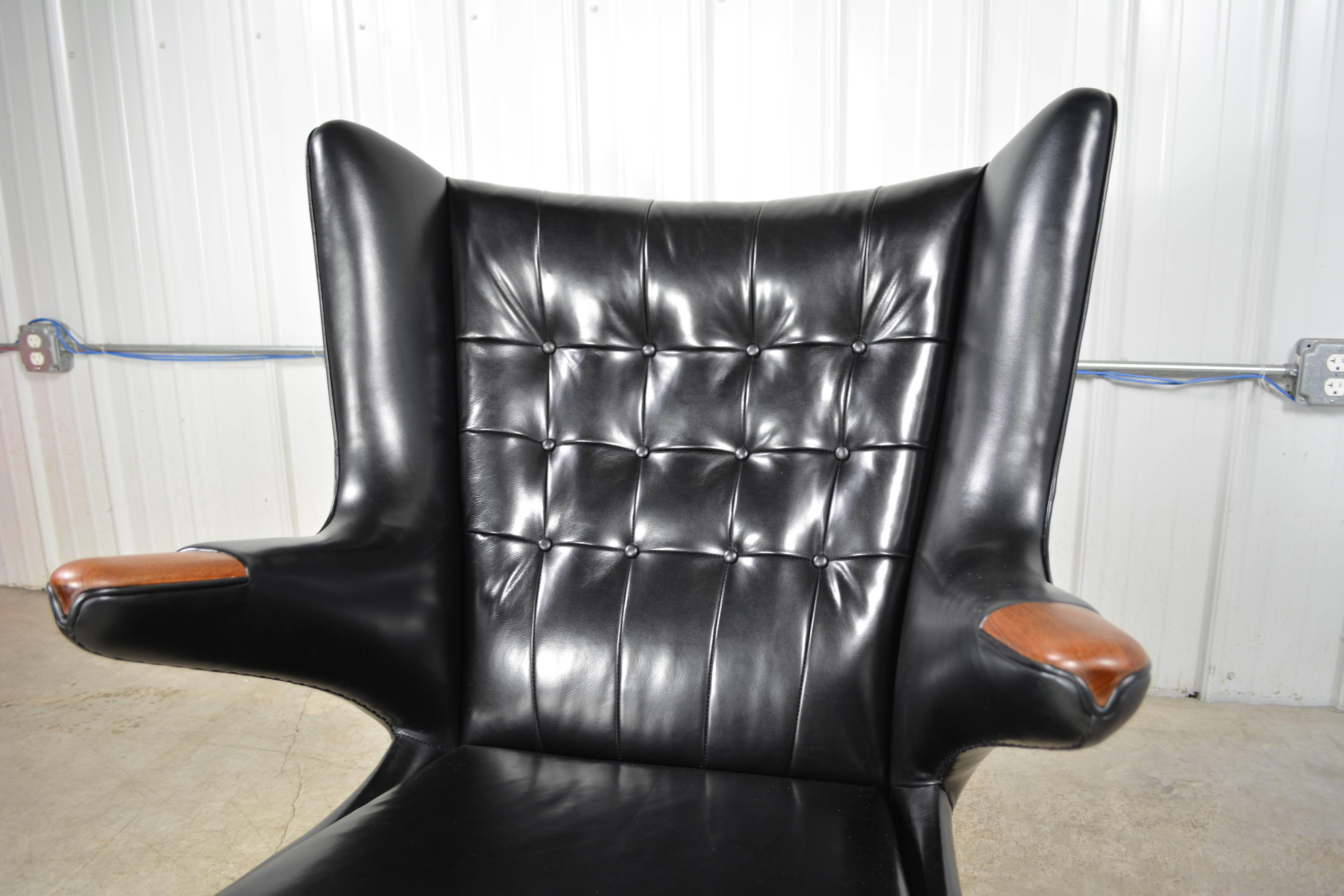 Hans Wegner Pair of Papa Bear Chairs and Ottoman in Black Leather For Sale 2