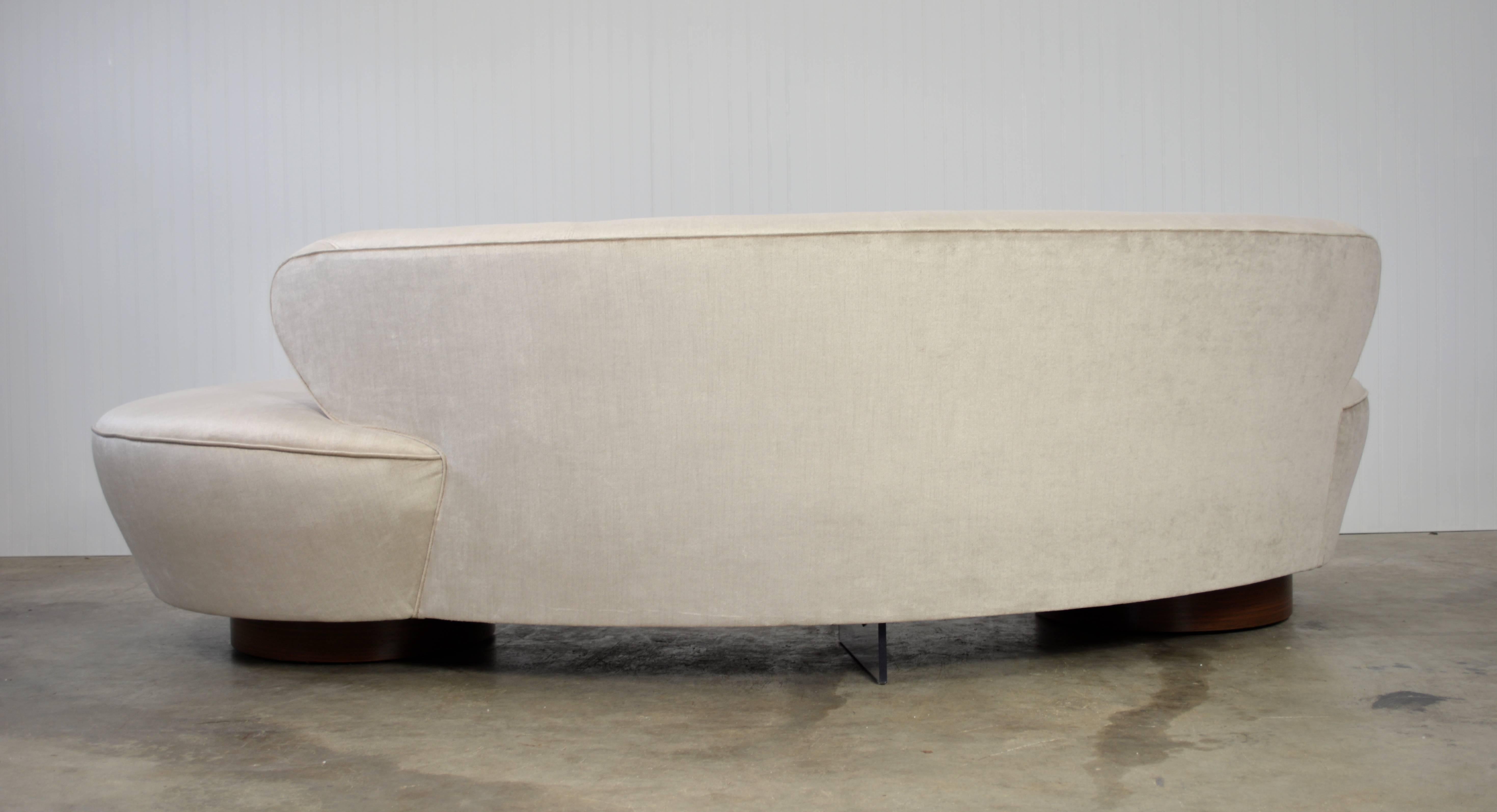 Cloud sofa designed by Vladimir Kagan. Newly recovered in a linen blend velvet over rosewood bases. 

Fabric swatches available upon request.