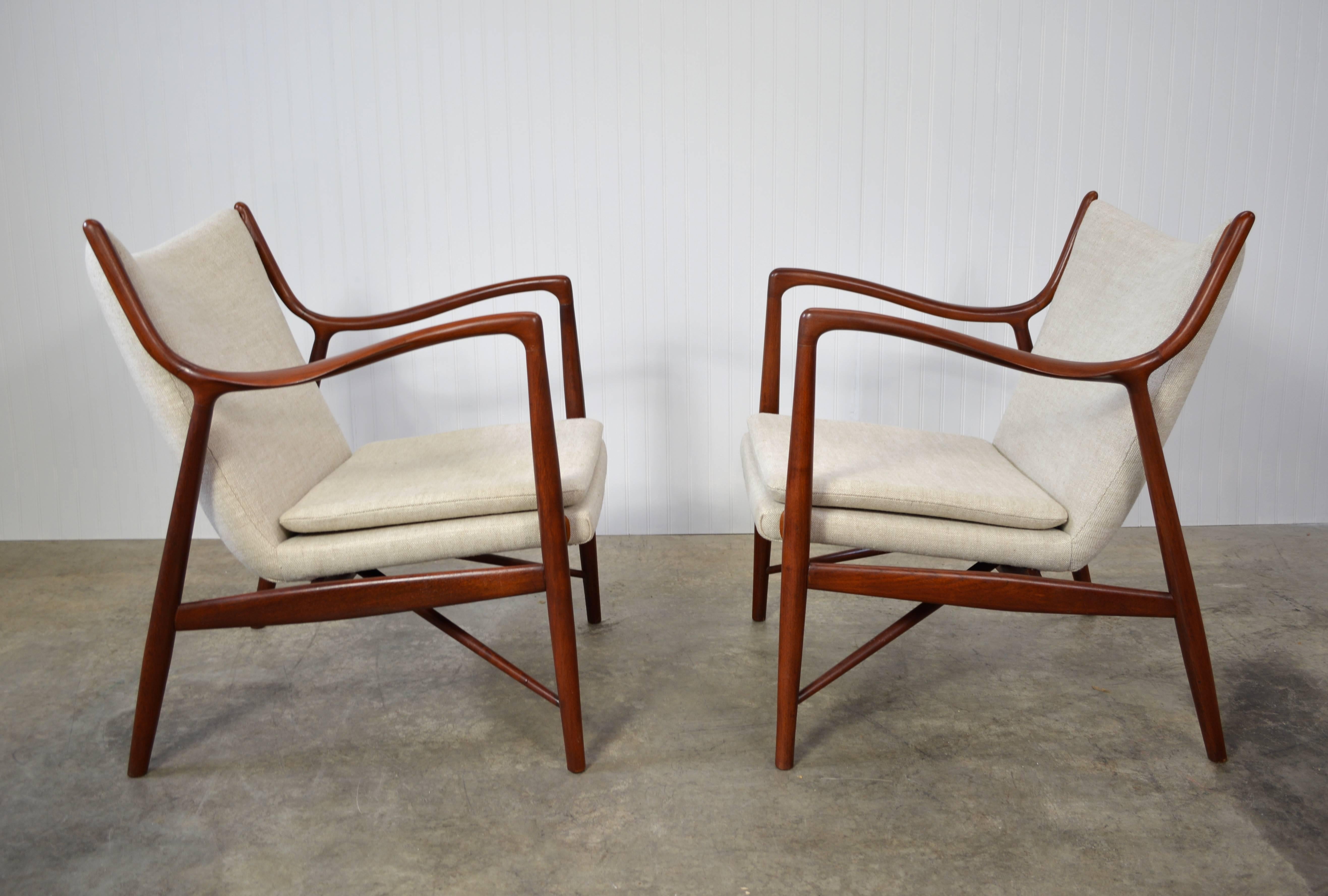 Danish Pair of Finn Juhl nv-45 Lounge Chairs for Neils Vodder
