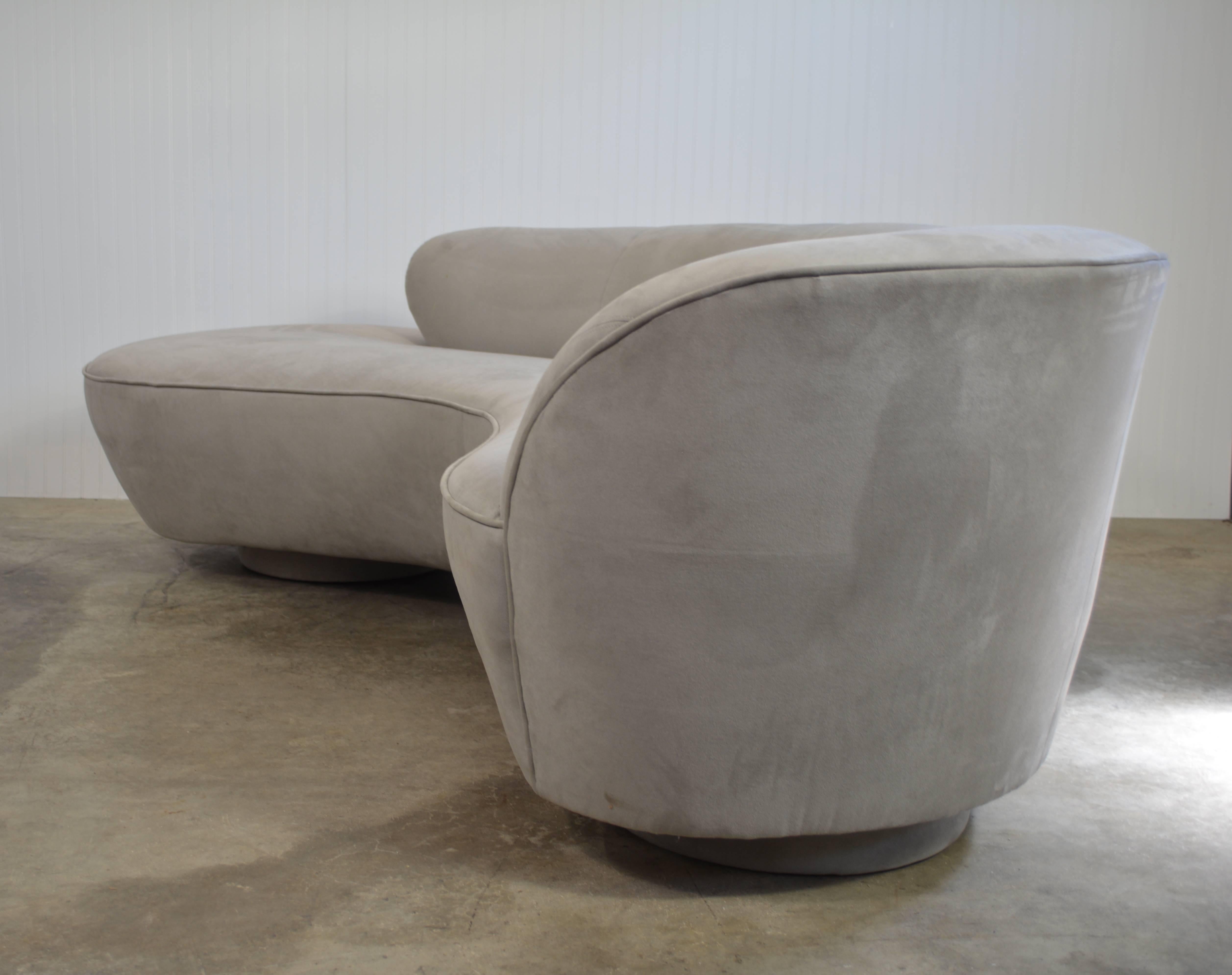 Vladimir Kagan Sofa In Good Condition For Sale In Loves Park, IL