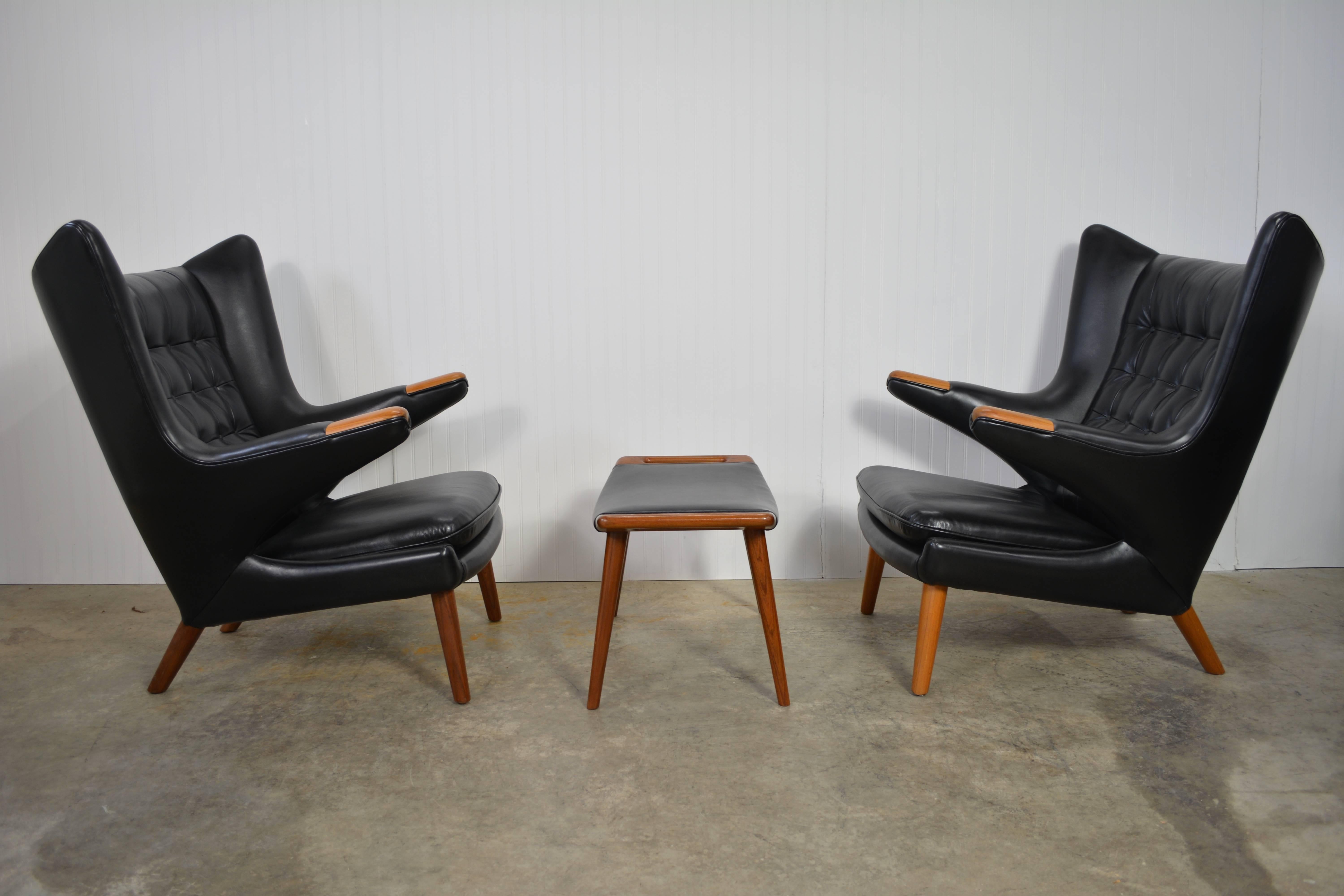 Hans Wegner Pair of Papa Bear Chairs with Ottoman in Leather For Sale 1
