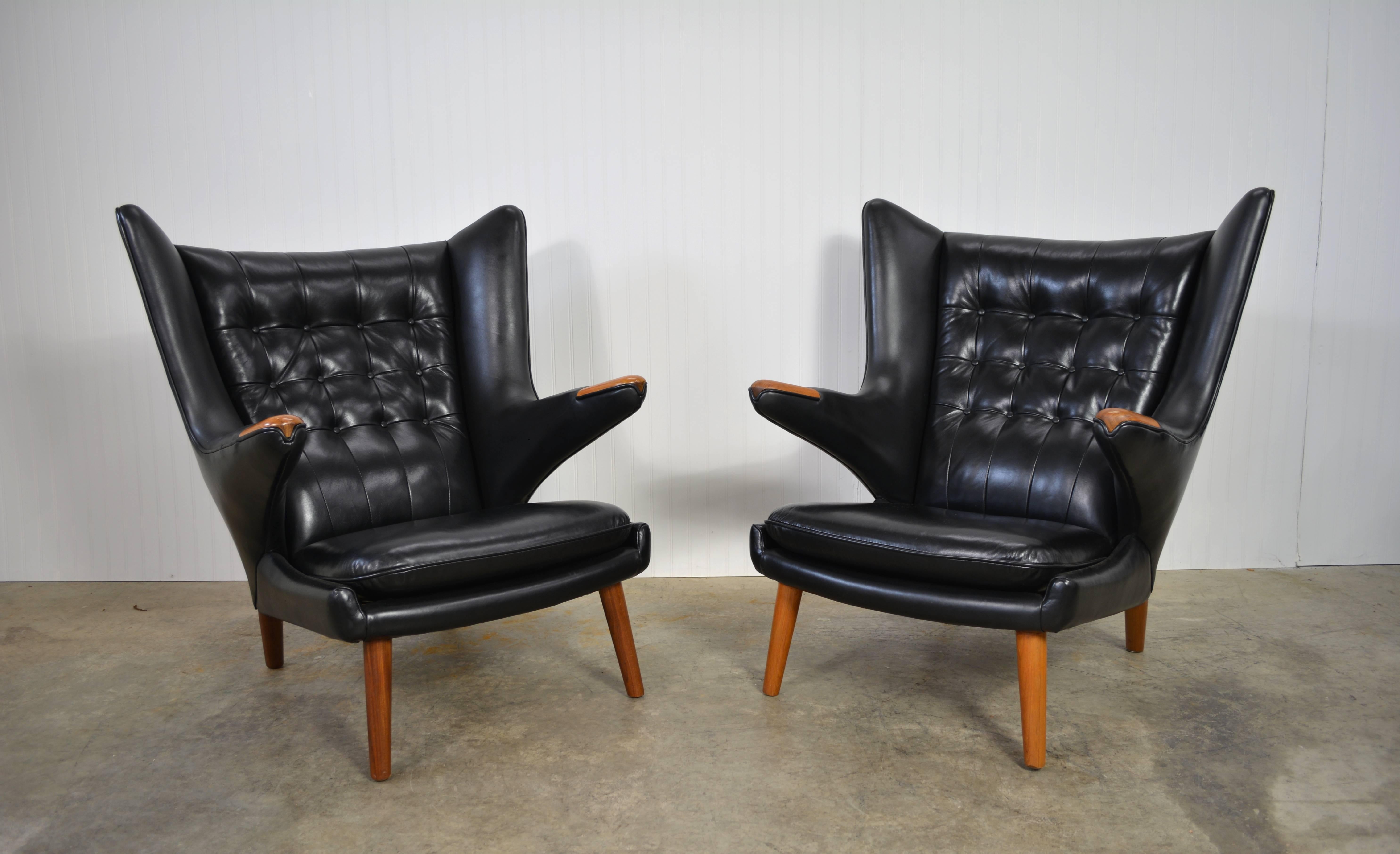Mid-20th Century Hans Wegner Pair of Papa Bear Chairs with Ottoman in Leather For Sale