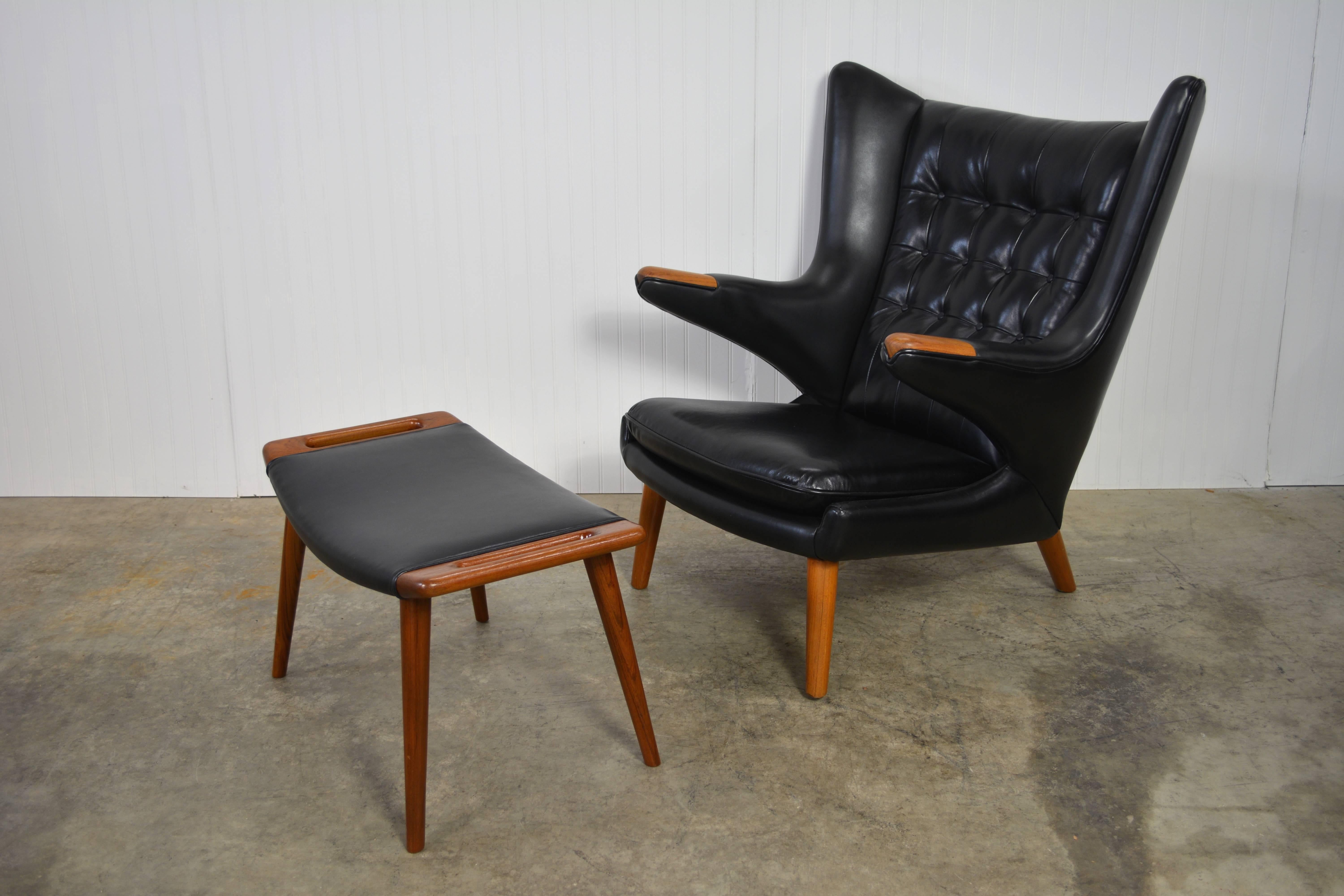 Hans Wegner Pair of Papa Bear Chairs with Ottoman in Leather For Sale 2