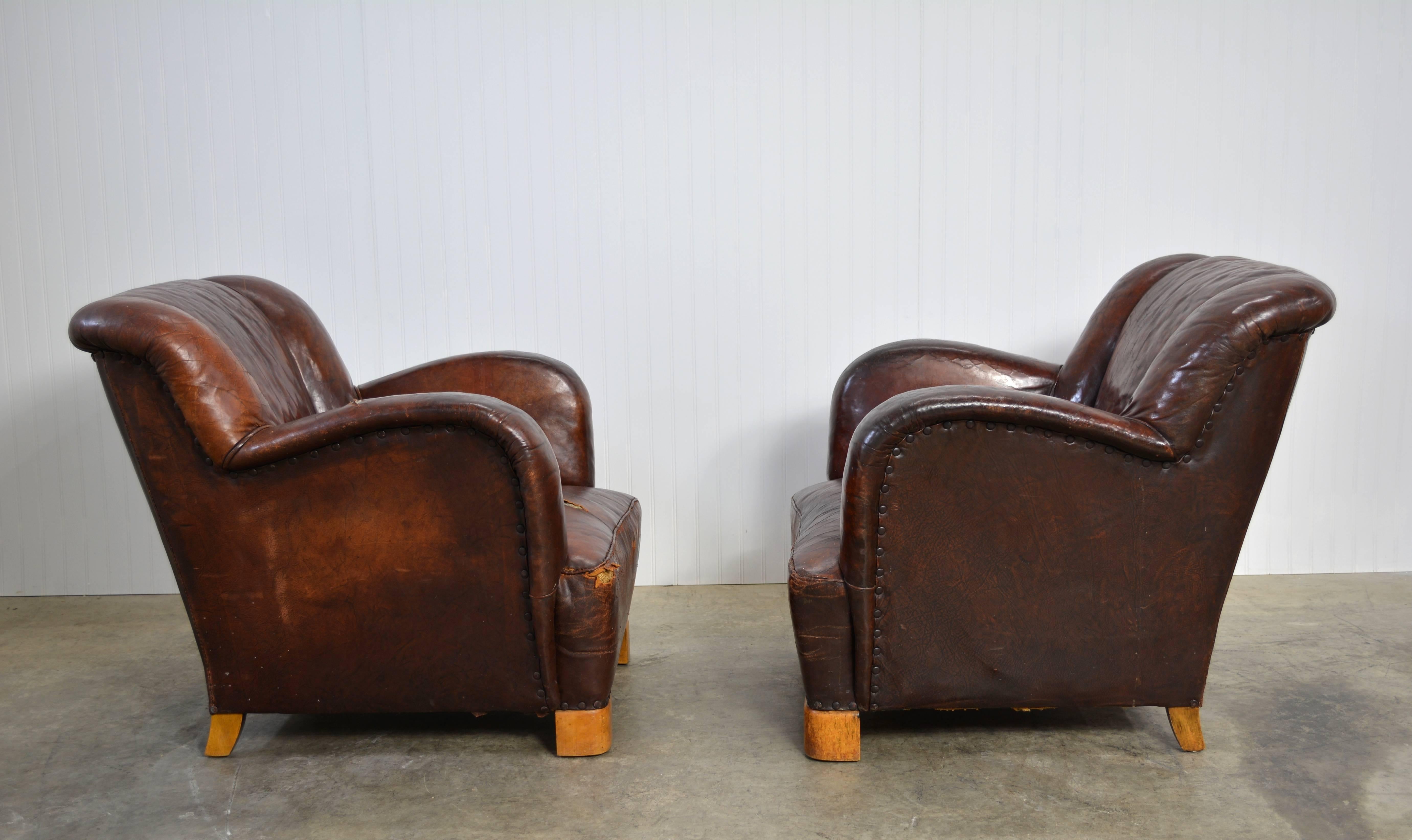 Pair of Early Danish Modern Lounge Chairs in Leather In Good Condition For Sale In Loves Park, IL