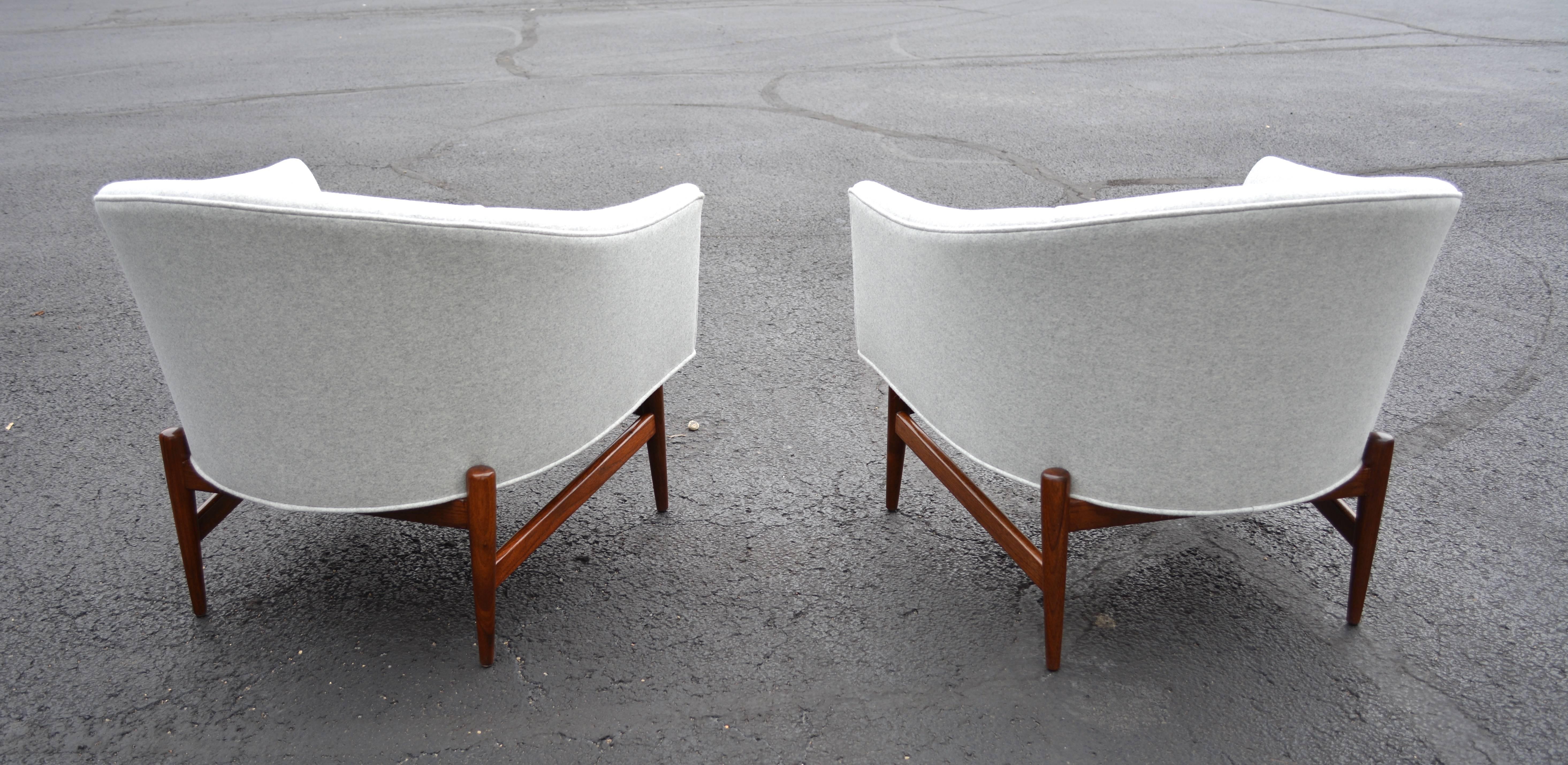 Pair of Lawrence Peabody Mid-Century Modern Lounge Chairs In Excellent Condition In Loves Park, IL