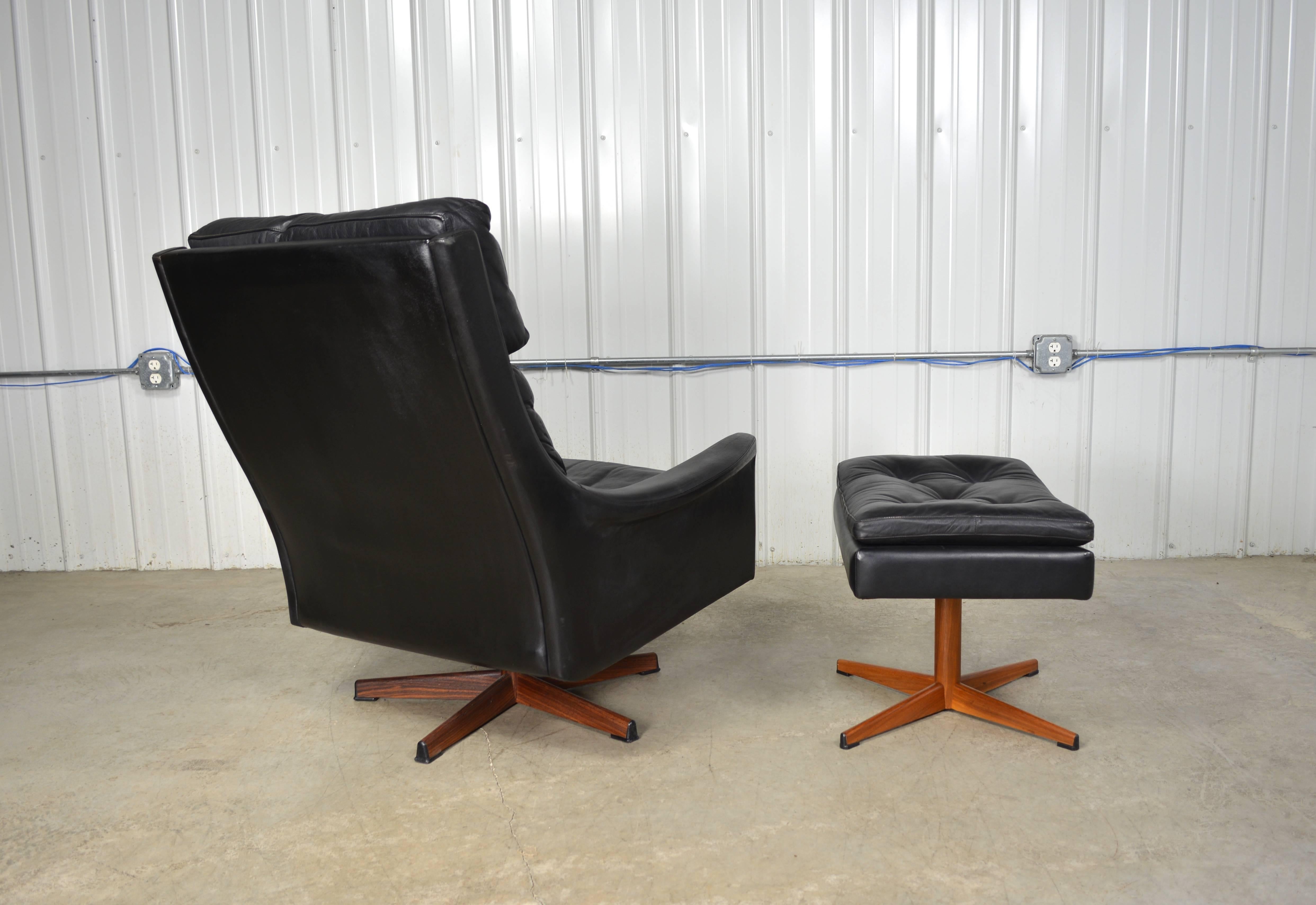 Ib Kofod-Larsen Leather Swivel Lounge Chair and Ottoman In Excellent Condition For Sale In Loves Park, IL