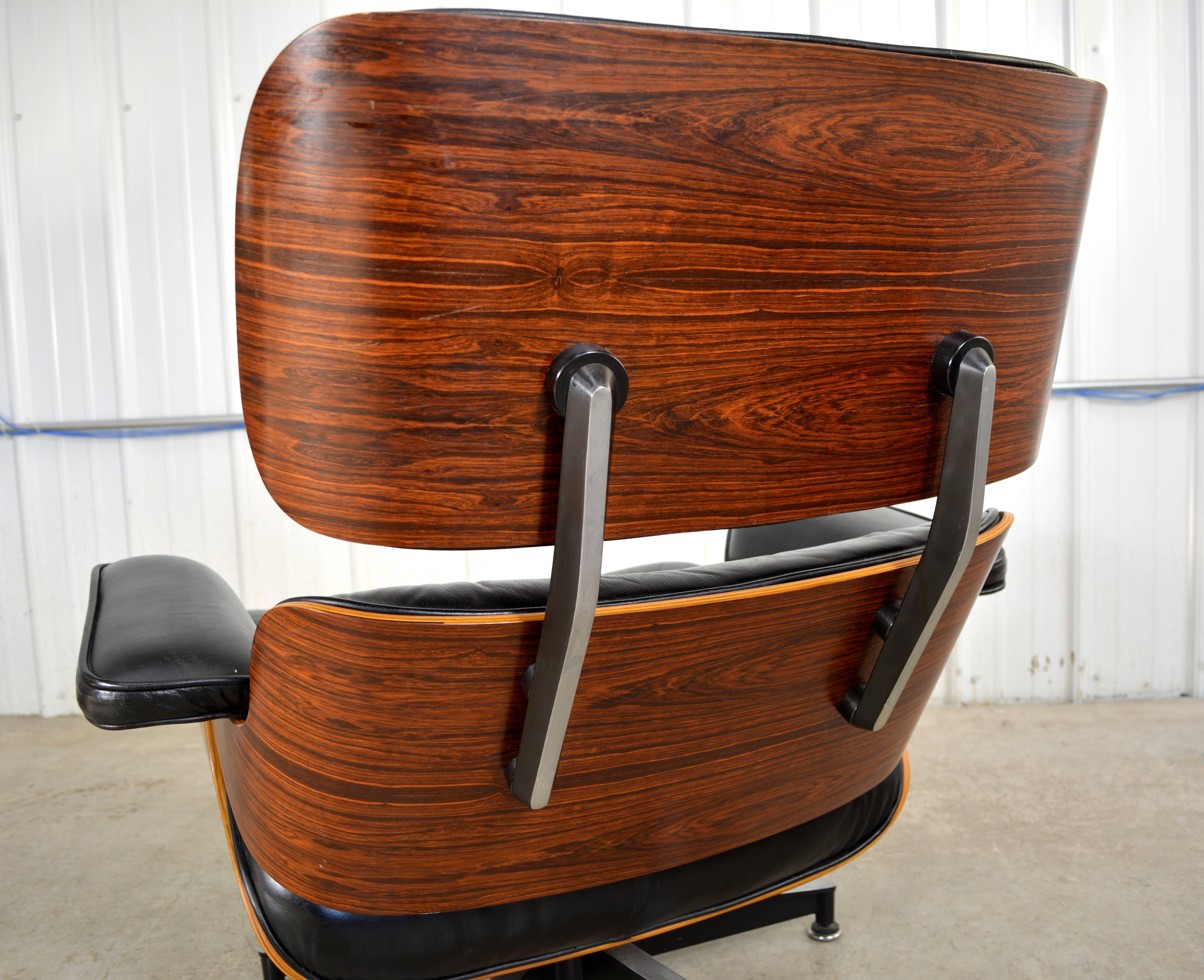 Eames 670 and 671 Lounge Chair and Ottoman in Rosewood In Excellent Condition In Loves Park, IL