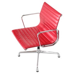 Sessel „EA 108“ aus rotem Leder, Charles Ray Eames für Vitra, USA 1969.