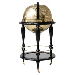 Barra «Equator Gold Globe» de Boca do Lobo, de latón martillado a mano