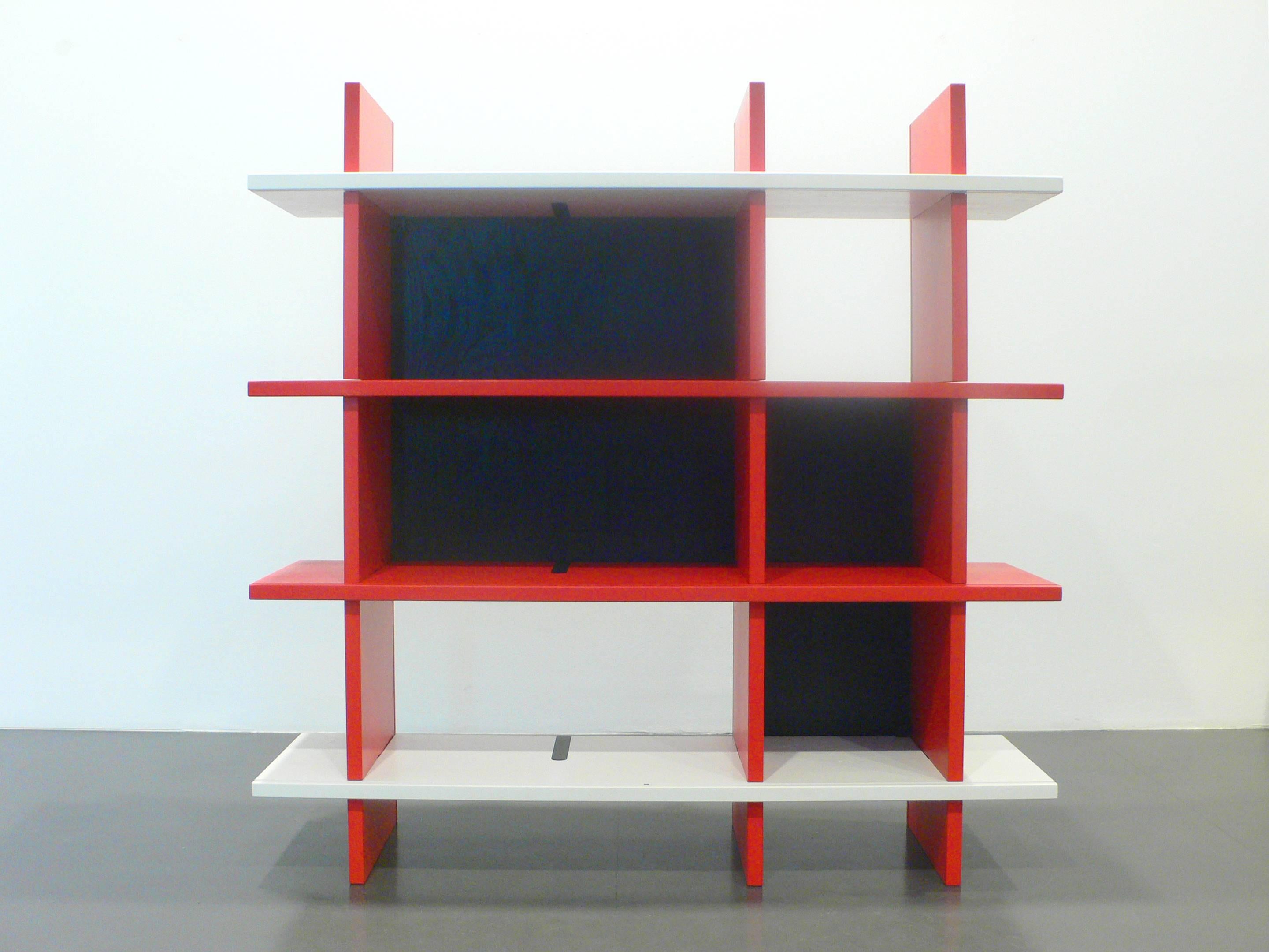 This modular system library is completely dismountable and holds its shelves without any screws. Therefore it has a very elegant appearance. It is varnished in three different colors. In 1966 it was designed by Eugenio Gerly and manufactured by