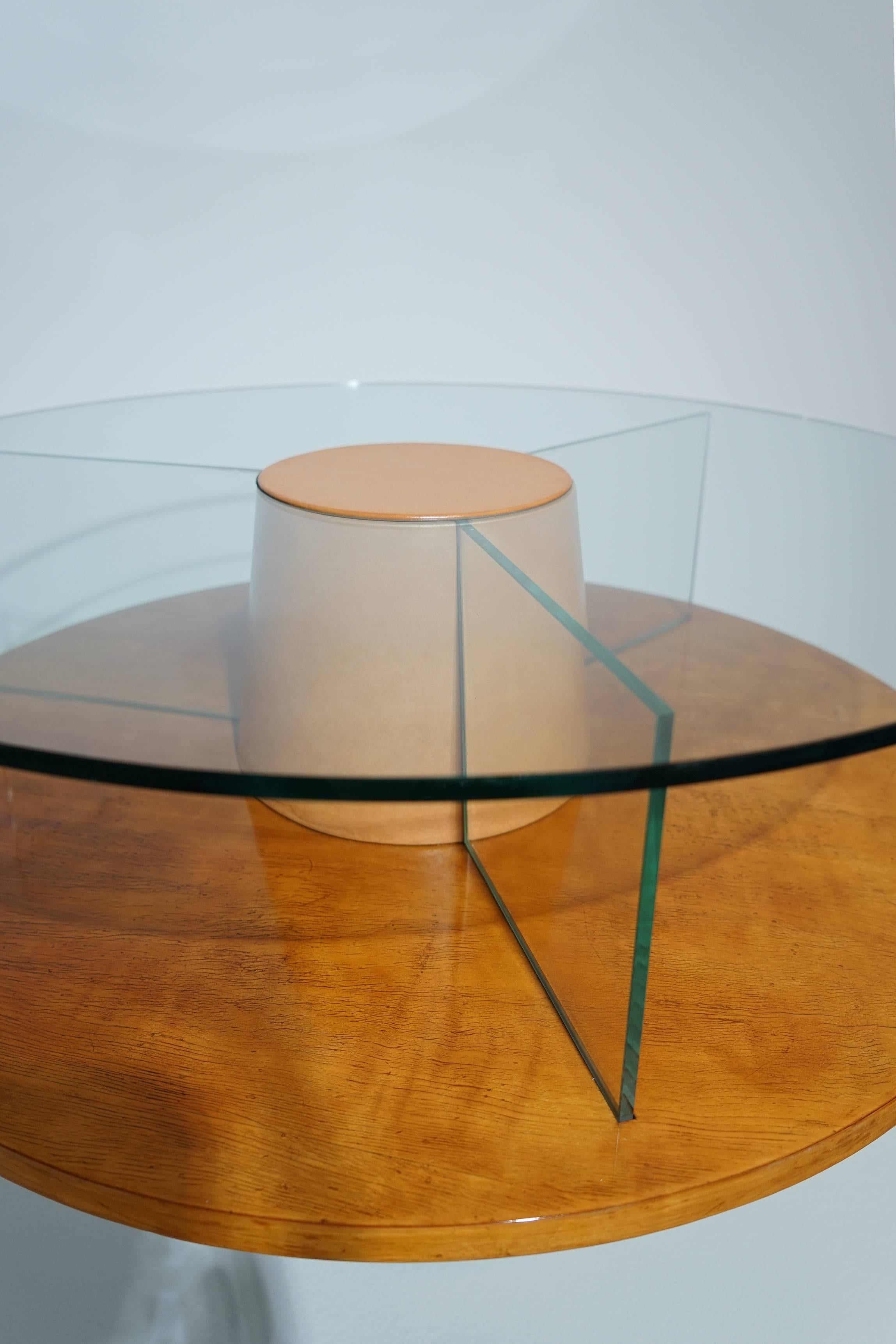 Side table by Osvaldo Borsani, Arredamento Borsani, 1936.
Revolving.