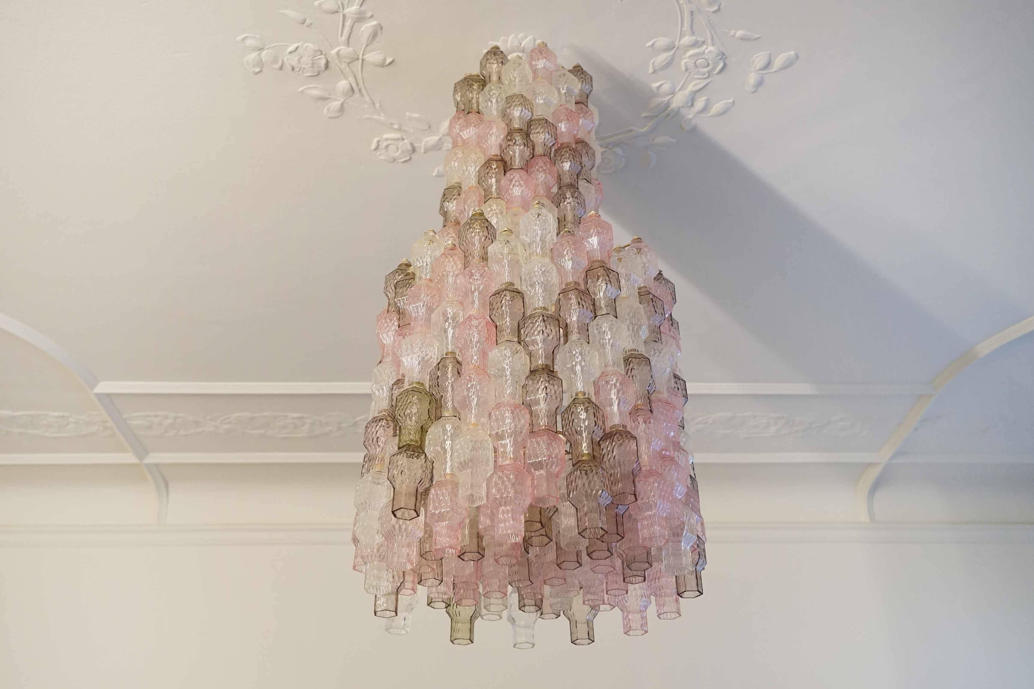 Chandelier by Archimede Seguso, Italy, circa 1958, Prod. Segues Murano.
Hundrets of Murano glass strands mounted on solid metal suspension, newly electrified.

Provenance Hotel Royal Spotorno Italy.