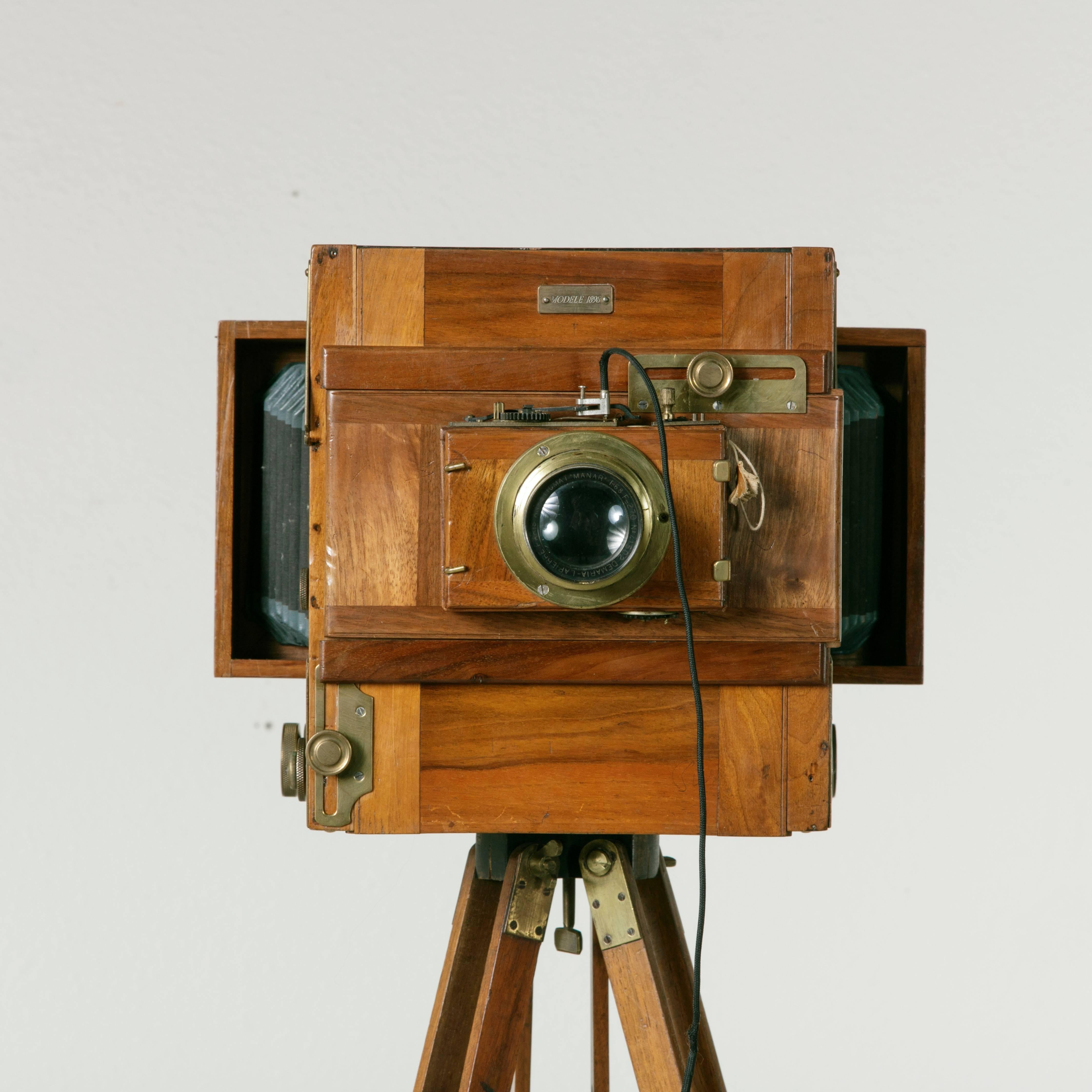 Signed 1898 Nadar Camera with Three Lenses from a Private French Collection In Excellent Condition In Fayetteville, AR