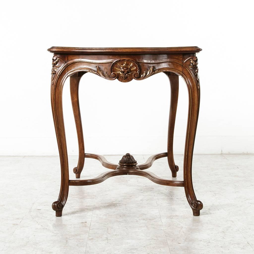 19th Century French Louis XV Style Hand-Carved and Gilt Walnut Center Table In Excellent Condition In Fayetteville, AR