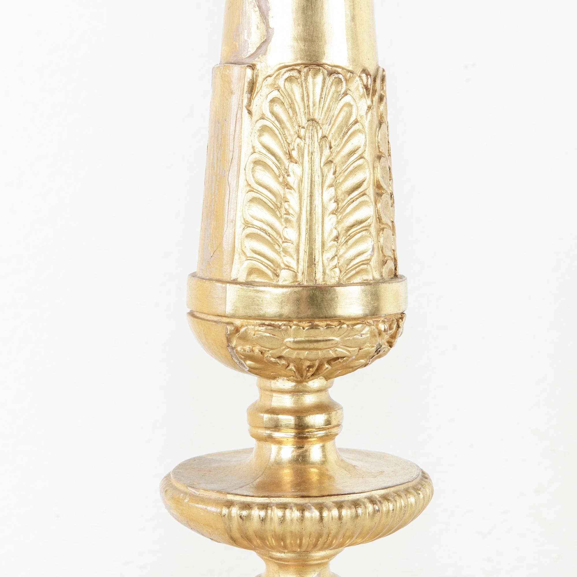 Kerzenständer aus vergoldetem Holz, Französische Empire-Periode, frühes 19. Jahrhundert im Angebot 3