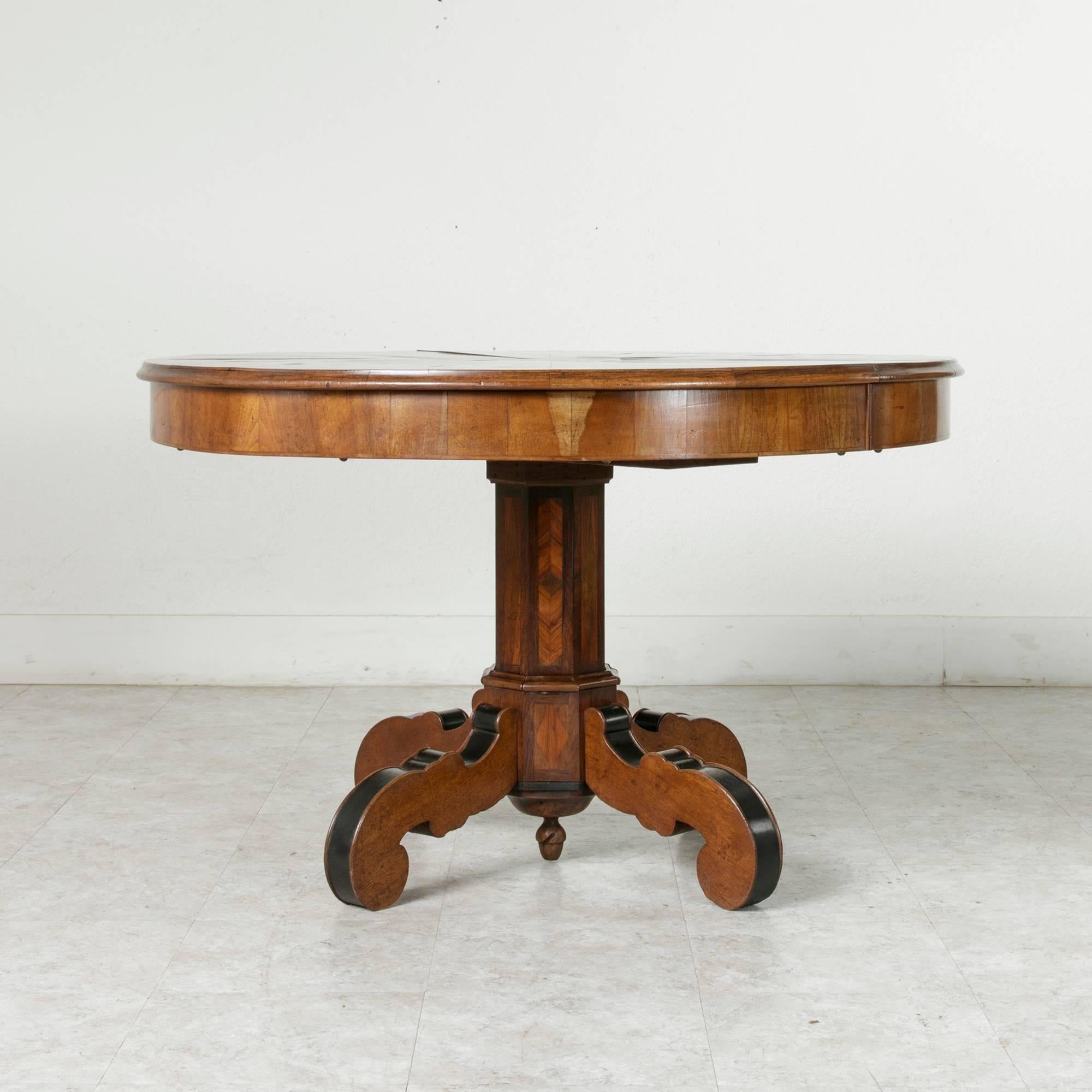 French 19th Century Napoleon III Period Walnut Gueridon Entry Table Pedestal Table