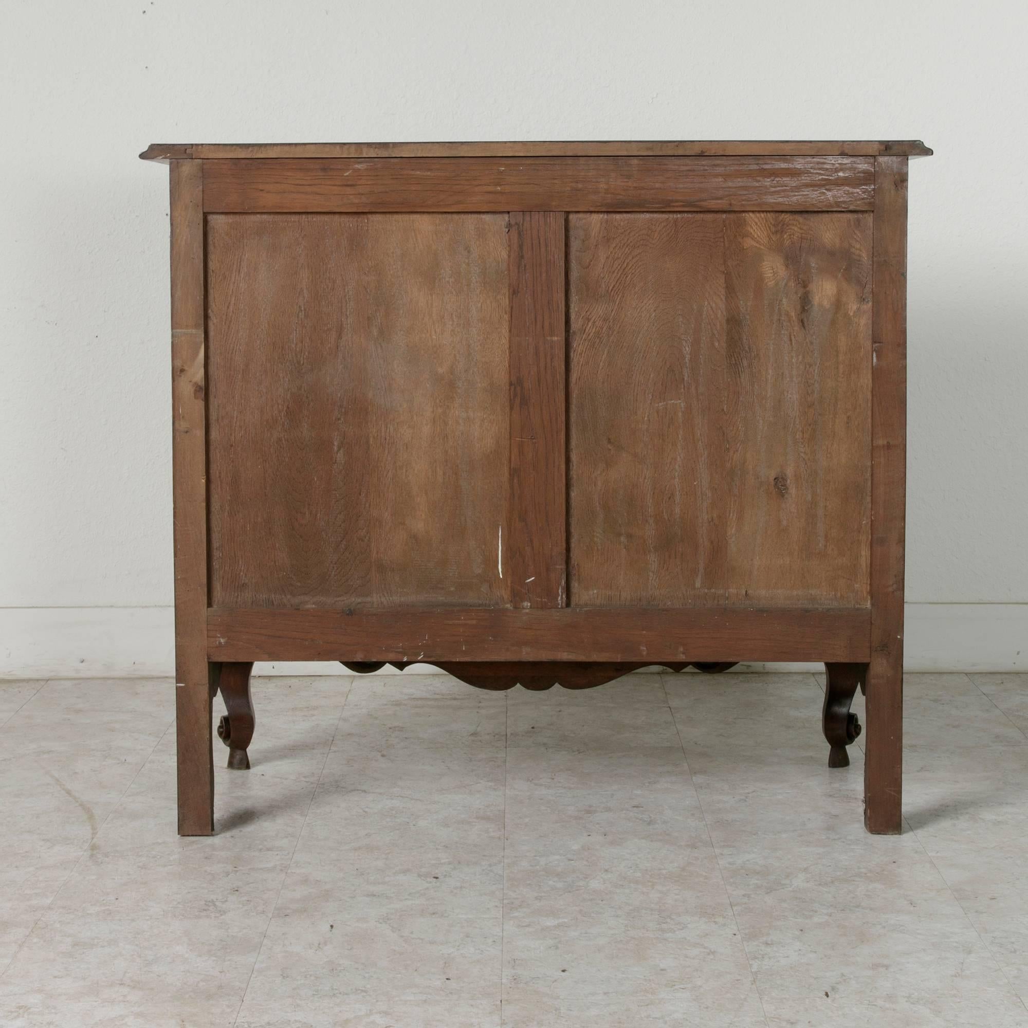 Early 20th Century Louis XV Style Hand Carved French Walnut Buffet from Provence 4