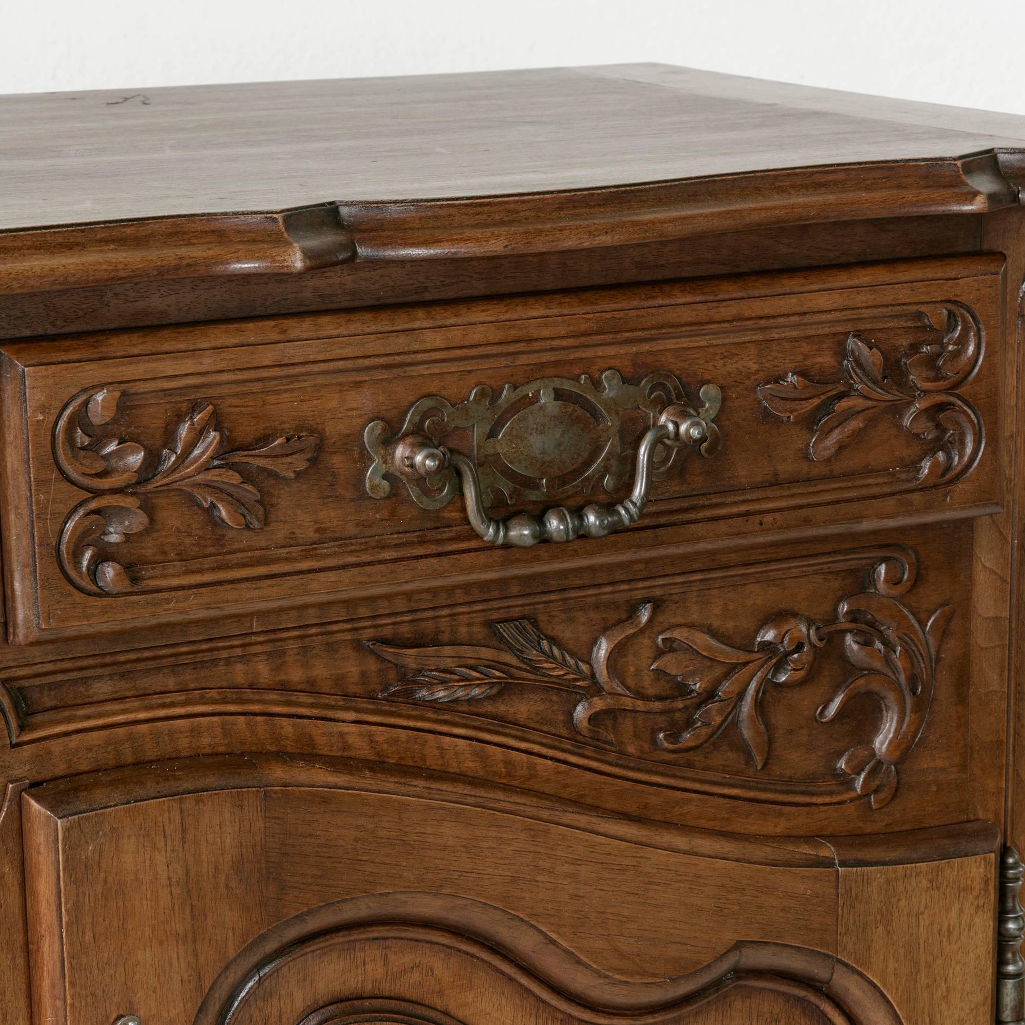 Early 20th Century Louis XV Style Hand Carved French Walnut Buffet from Provence In Excellent Condition In Fayetteville, AR