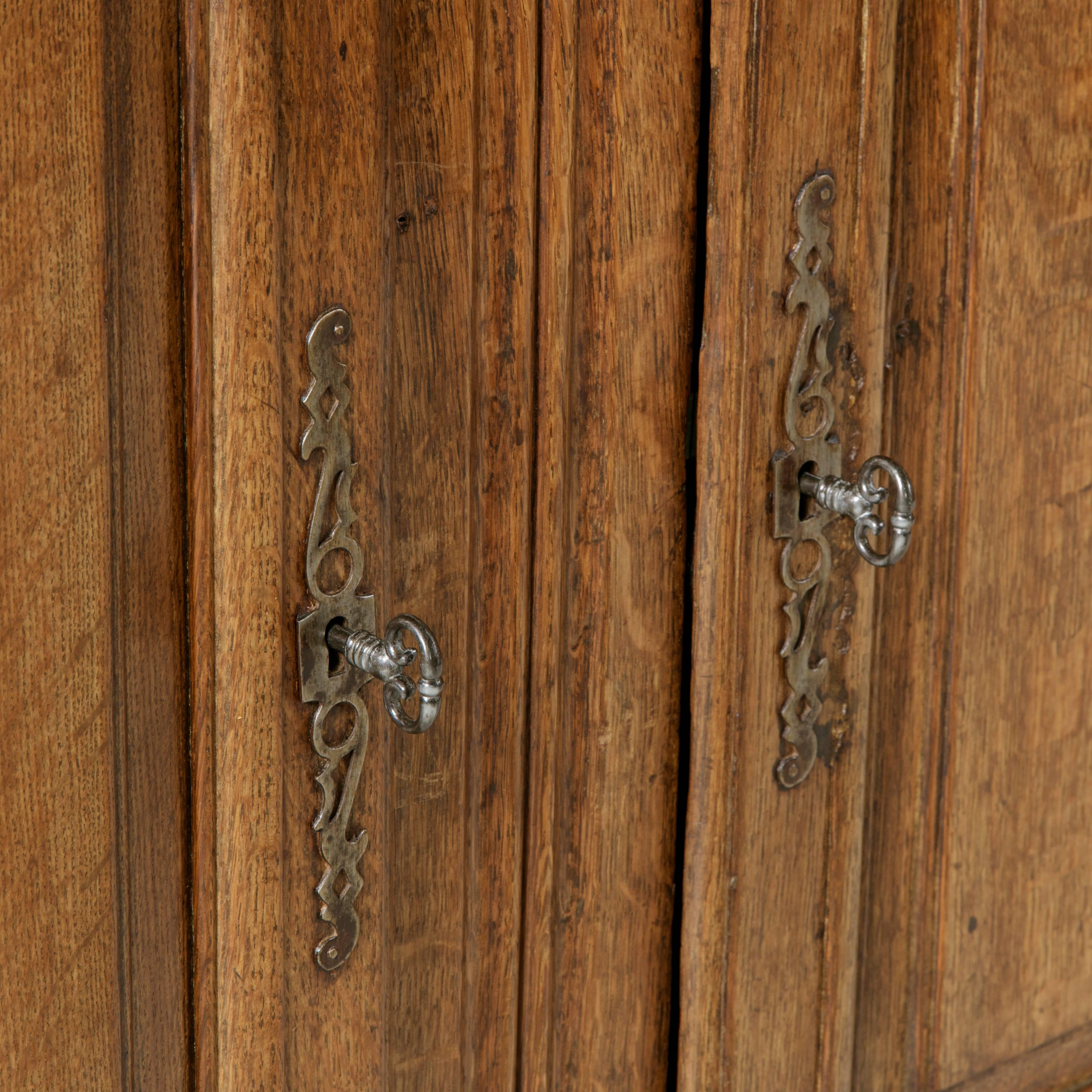 Early 19th Century Hand-Carved Oak Louis XV Style Enfilade with Three Doors 5